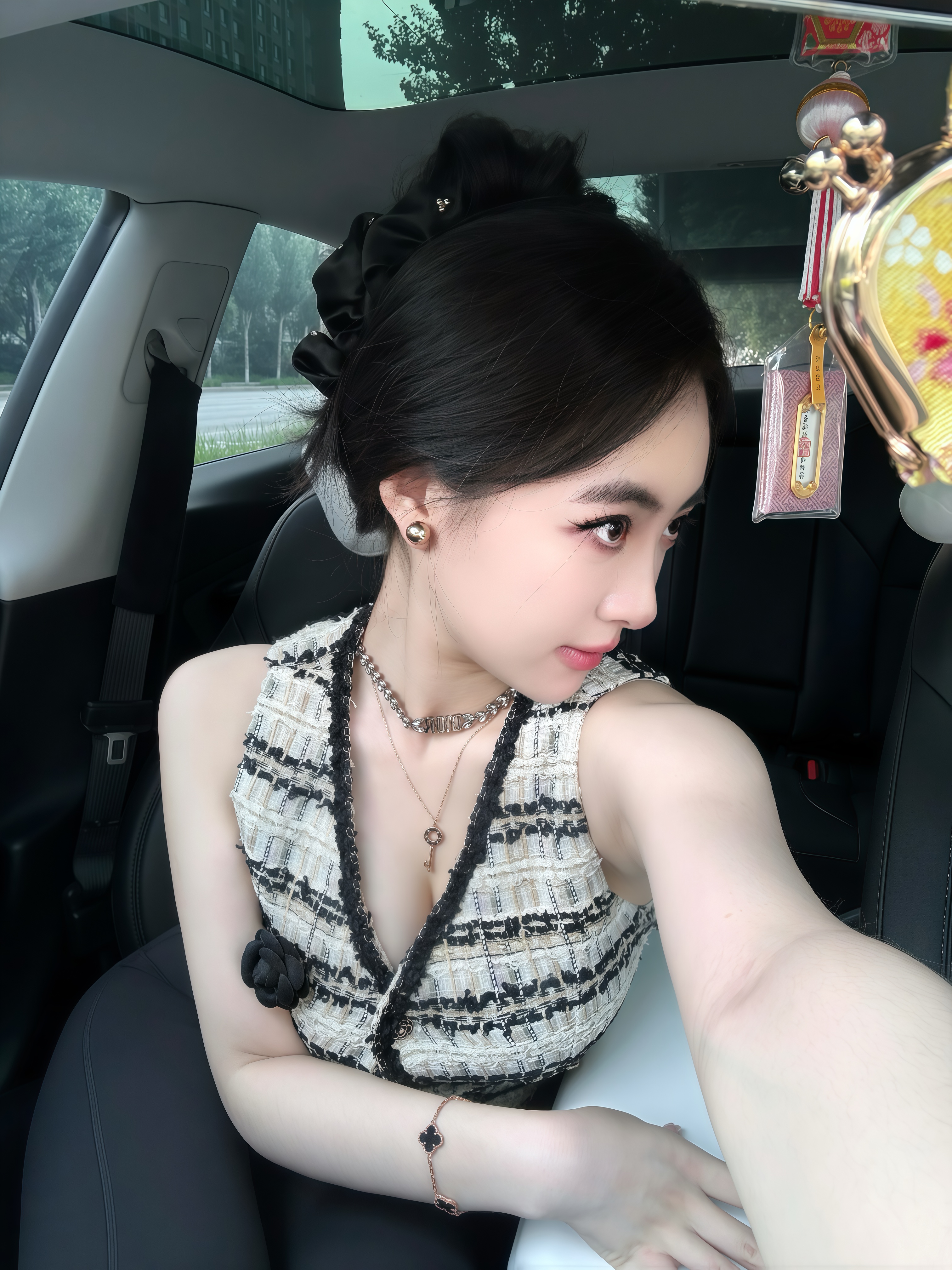 是你的特斯拉女孩！！！ 怎么会有小特这么好开又这么好拍的鼠标！
大拍特拍的每一天！
	
#model3 #tesla #我爱我的车搭子 @魔人啾啾