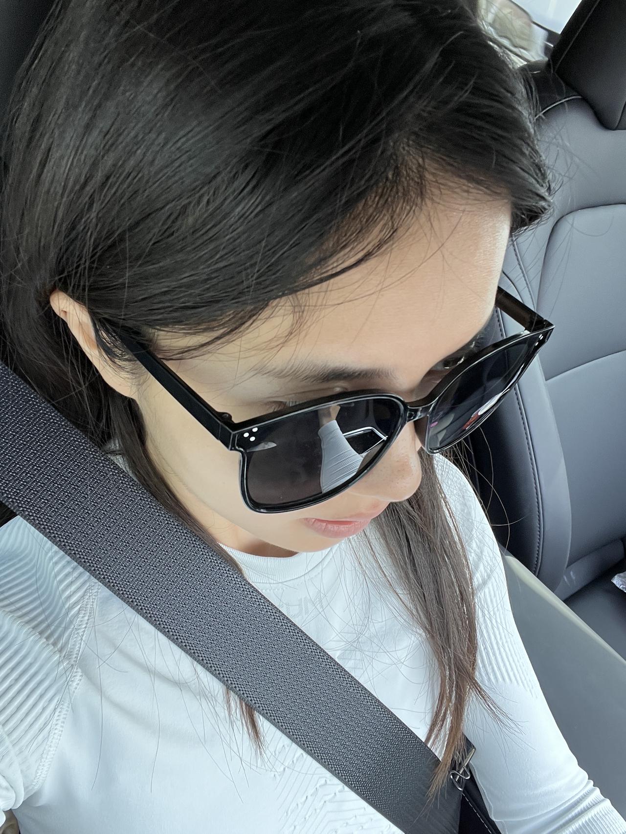 朋友问“开特斯拉的女生都很酷吗?” 酷当然酷 但也可以很温柔~
提特斯拉已经一年了 没出过险
我还是很喜欢有怀挡的感觉(毕竟我很喜欢做长💅
在武汉开车必须路判要快准狠 再有特斯拉的加持
真的开起车来真无敌了
武汉经常节假日封路 结果走到乡村桥墩。。
不过我对我的🚗太了解了 大概目视了下调整后就开过去
没下车 全程不到十几秒 后面的车直接看傻了
其实女司机开车不差 只是对这个敏不敏感
ps:特斯拉拍饮料🥤真的太美了!!
#modely #model3
#开车当然要记录 #手握方向盘的女孩
#车内拍照 #我的生活碎片 @帕帕小公主