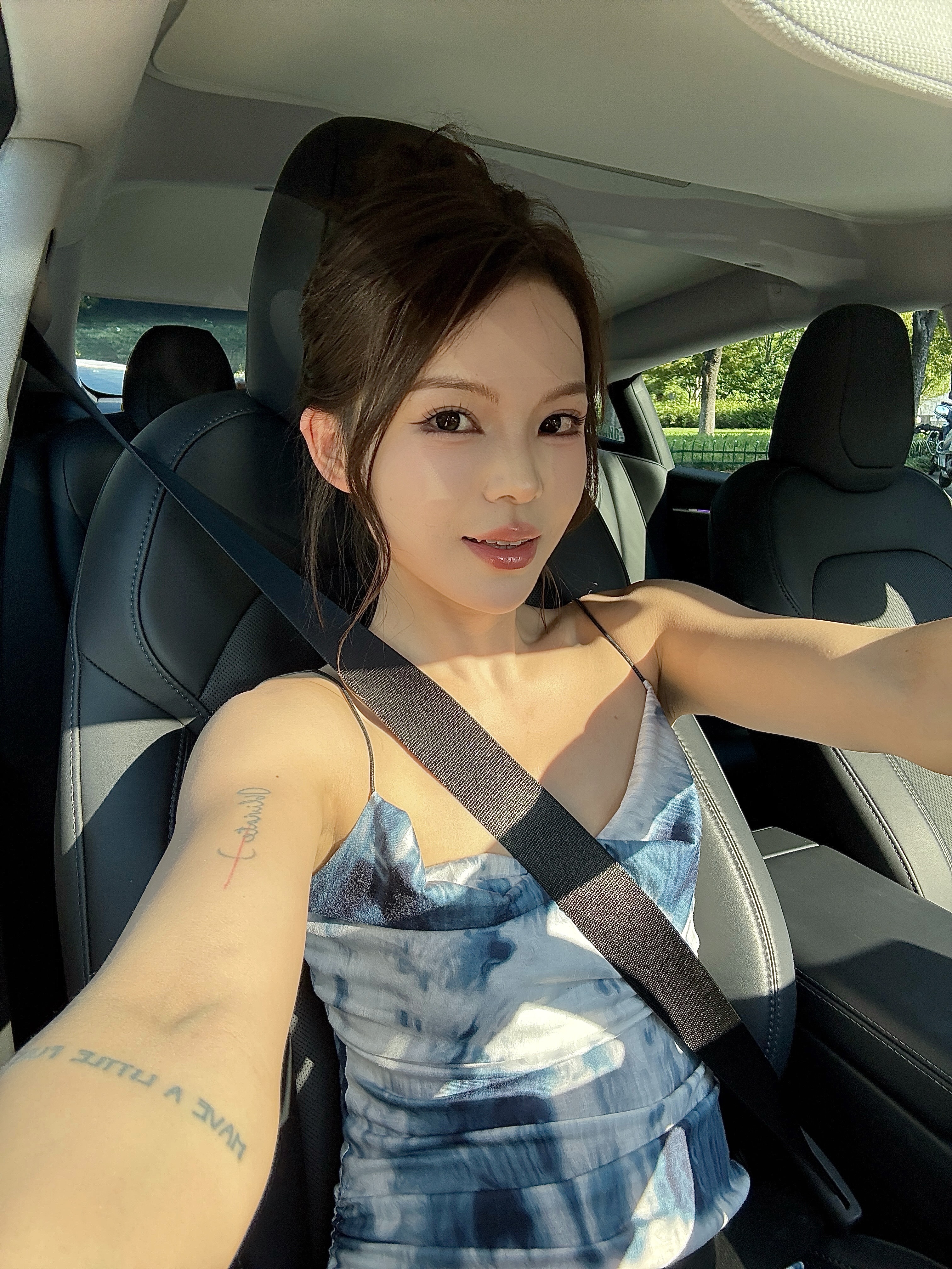 女司机上半身基础 下半身就不基础 新提的特斯拉丁子裤[抠鼻R][抠鼻R]
	
#特斯拉 #幽默 #抽象艺术 #邪恶大鼠标 #拍照姿势#新装备#女司机 #开特斯拉的小姐姐#女车主 @曾多次拒绝王嘉尔