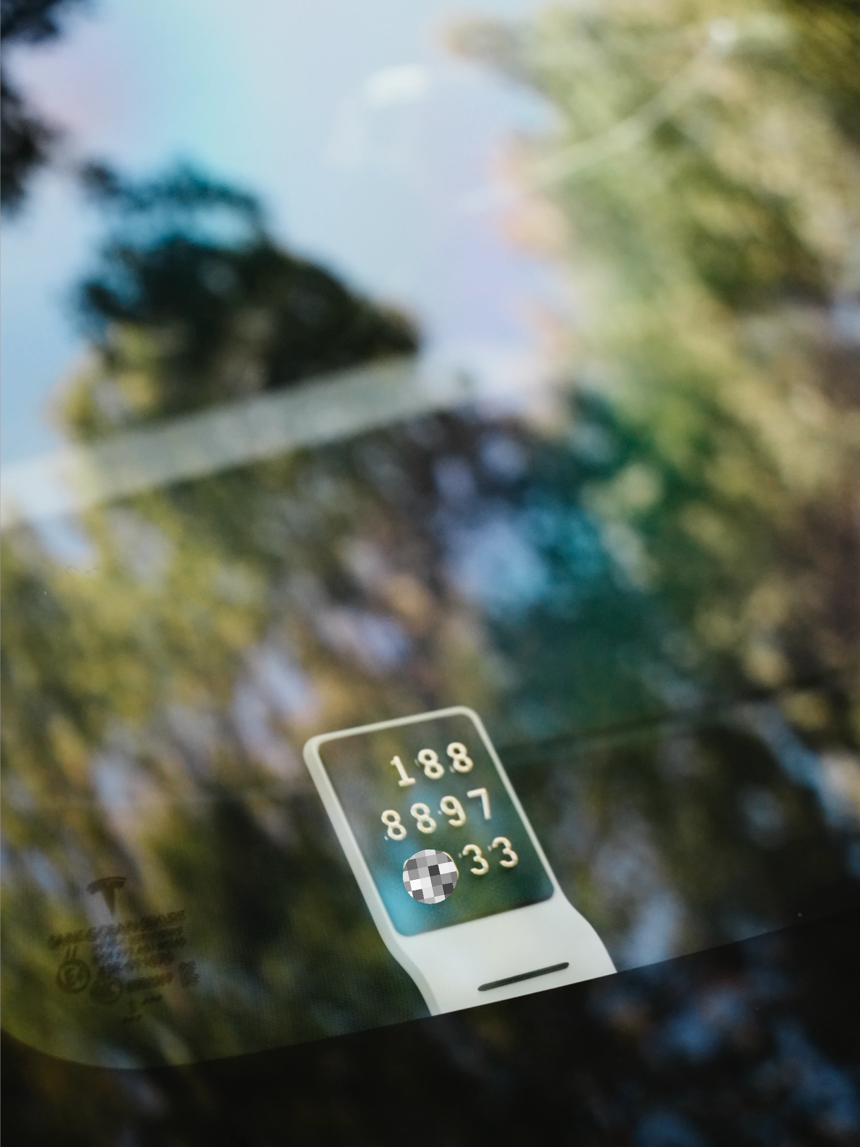 🔴𝚃𝚎𝚜𝚕𝚊｜“秋天的故事 不请自来” 秋风裹着落叶悄悄飘进车里，
故事总是不请自来。
	
#低头捡个秋 #汽车博主 #祝我们都好在秋天 #特斯拉 #女生车内饰 #特斯拉内饰 #一人一件车载好物 #秋日氛围感 @➰YY.