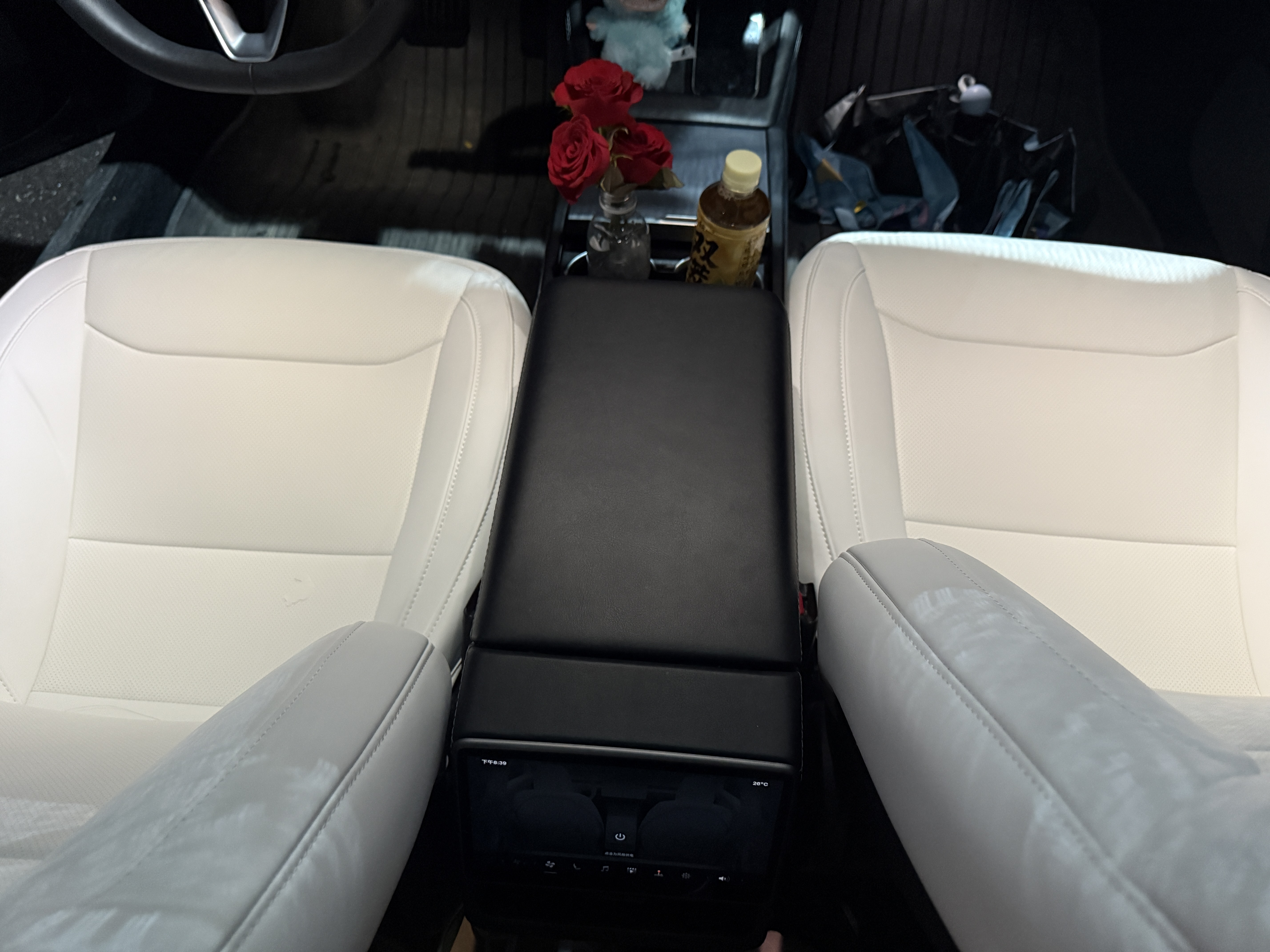 焕新3改了白内后拍照太好看了吧！😍 谁说特斯拉内饰是“毛坯房”？焕新3安排白色全包坐垫后彻底逆袭！皮质软乎乎的，和车身呼应超和谐，视觉上空间都大了。#特斯拉 #特斯拉座椅套 #特斯拉车主 #汽车内饰 #定格车内氛围感 #女生车内饰 #焕新3 #特斯拉内饰改装 #焕新3改装 @Telala