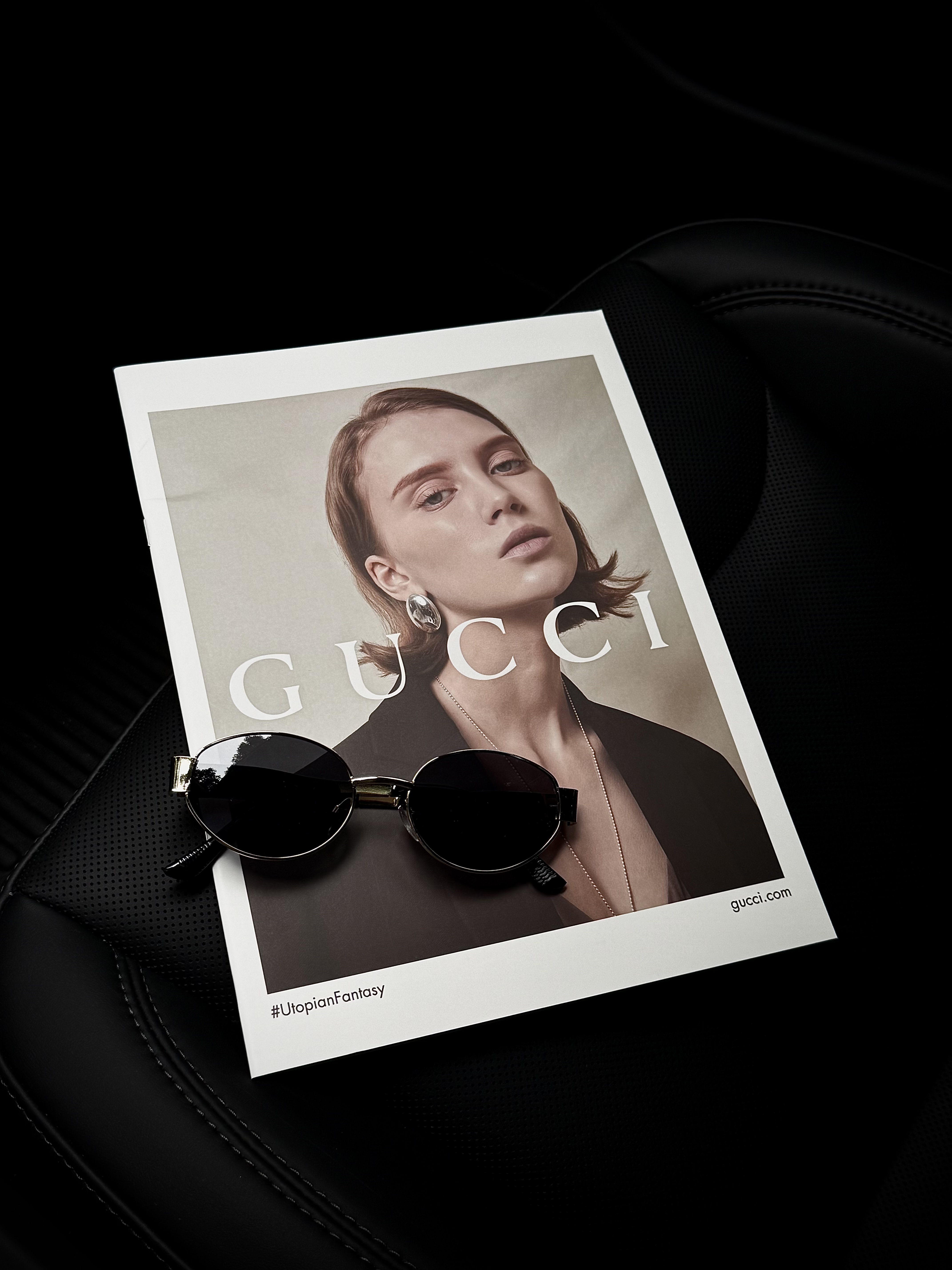 下雨天这样调真的超有氛围感！（附调色教程） 🌧️雨天的情绪是暗调的
镜头里藏着的阴雨天𓆡
我表达不出的情绪，雨天都帮我说了～
	
☔️原相机调色参数：
◾️鲜明度-11
◾️高光+100
◾️阴影-12
◾️对比+11
◾️亮度-33
◾️黑点+6
◾️锐度+30
◾️清晰度+30
◾️晕影+59
	
📷快来评论区晒晒你的雨天氛围感照片吧
#原相机调色
#暗调滤镜
#浪漫生活的记录者
#雨天拍照
#调色教程
#汽车博主
#特斯拉女车主
#记录吧就现在
#女生车里有什么
#雨天是最好的滤镜 @美少女壮士