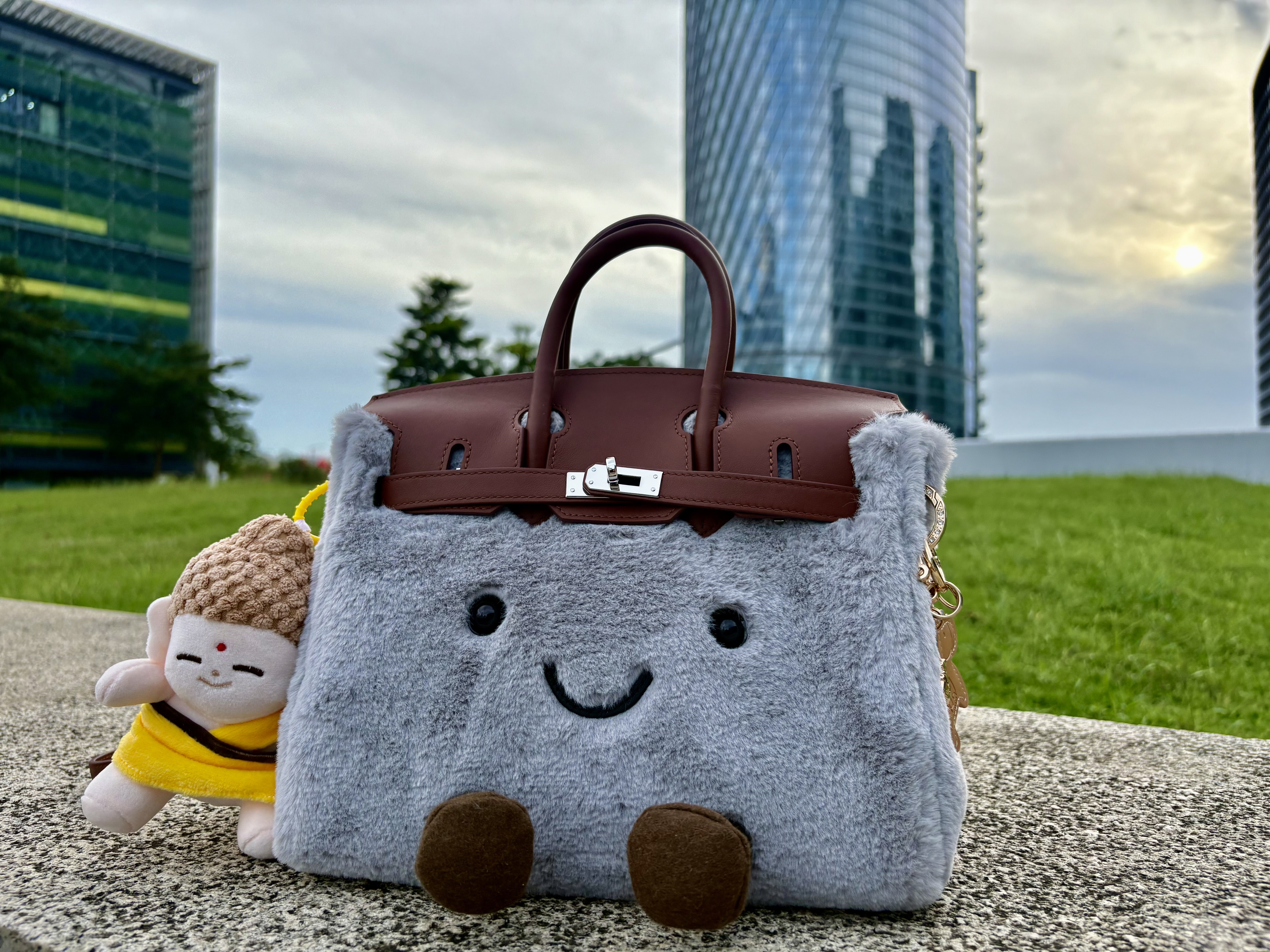 特斯拉副驾放什么包 我看看谁还没拥有Jellycat爱马4
特斯拉女司机副驾放什么包？
	
#jellycat #爱马仕 #女生副驾驶 @玖夭是个预言家