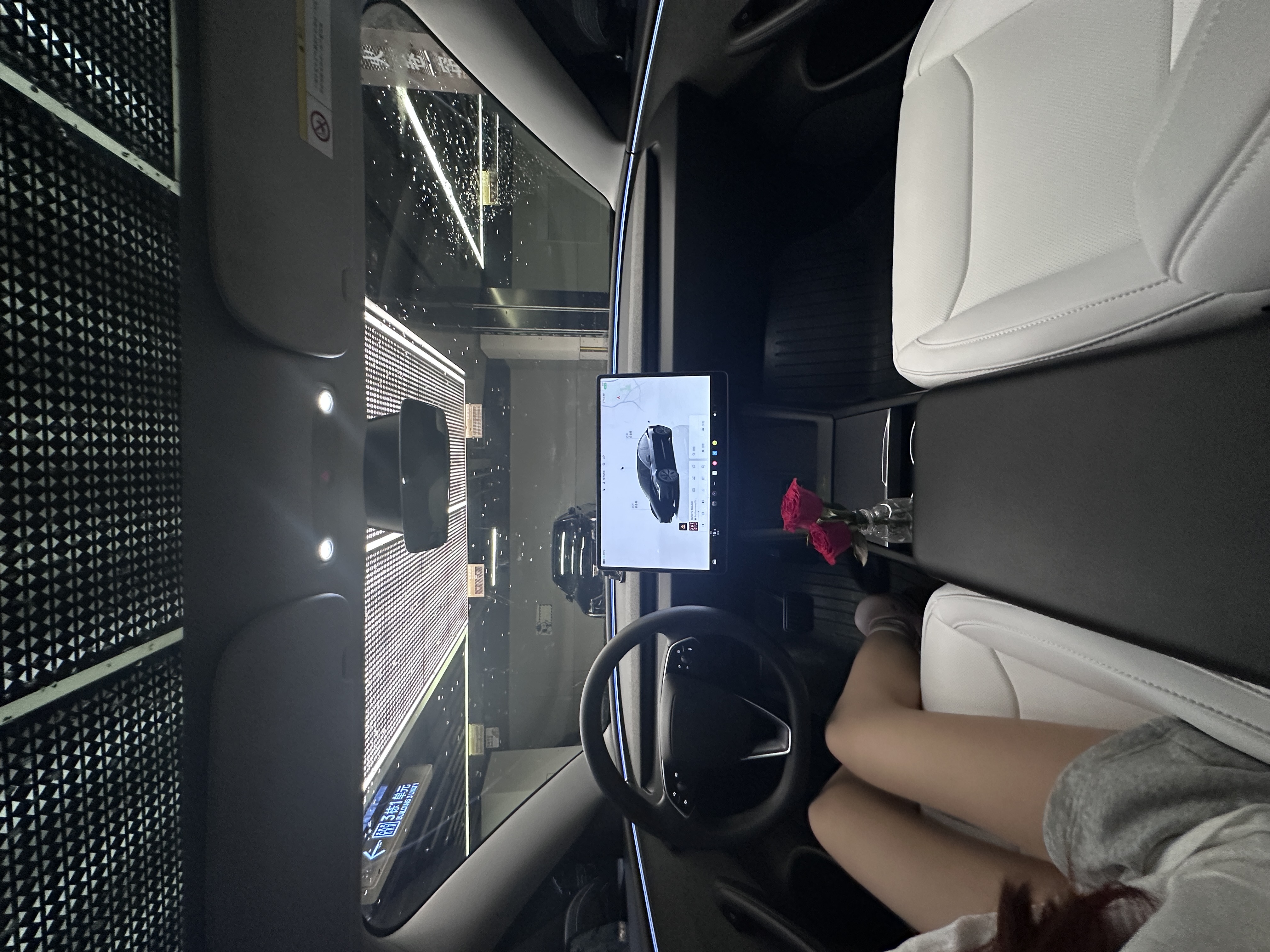 焕新3改了白内后拍照太好看了吧！😍 谁说特斯拉内饰是“毛坯房”？焕新3安排白色全包坐垫后彻底逆袭！皮质软乎乎的，和车身呼应超和谐，视觉上空间都大了。#特斯拉 #特斯拉座椅套 #特斯拉车主 #汽车内饰 #定格车内氛围感 #女生车内饰 #焕新3 #特斯拉内饰改装 #焕新3改装 @Telala