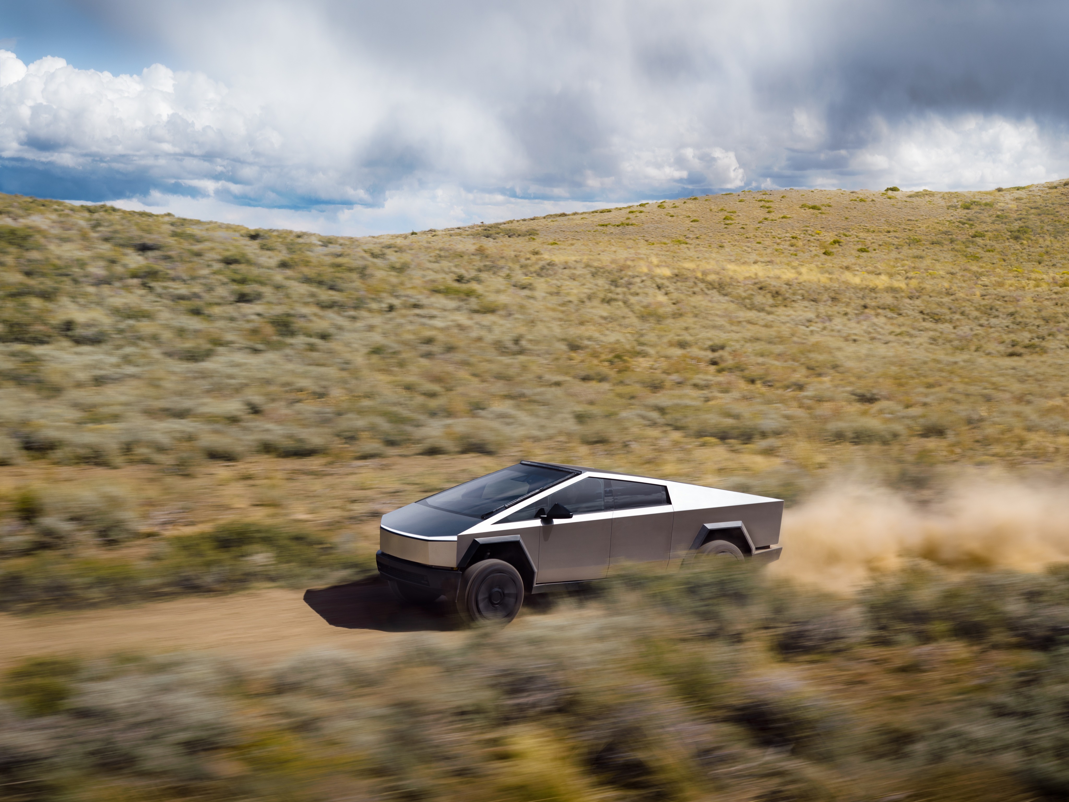 山野之间，赛博越野旅行车已就位📐 驰过荒原，穿越旷野⛰️
棱角触摸微风⚡️解锁旅途新风景👀
	
#和特斯拉发现出片秘诀 #特斯拉赛博越野旅行车 #特别心动的车 #特S3XY的驾驶方式 @特斯拉