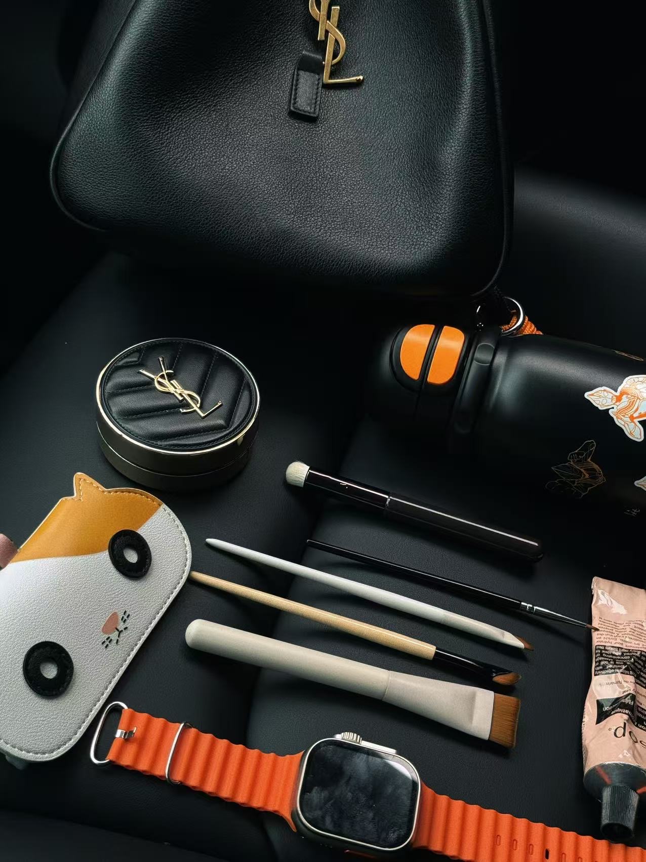 Tesla🐚｜极简主义～放慢生活 生活的本意本来就是取悦自己
#简约生活方式 #特斯拉女车主 #女生车里有什么 #陷入雨天的氛围里 #极简主义生活方式 #努力捕捉生活里的小确幸 #特斯拉 #好物 #好物分享 #把生活调成慵懒模式 @栗子🌰爱吃梨