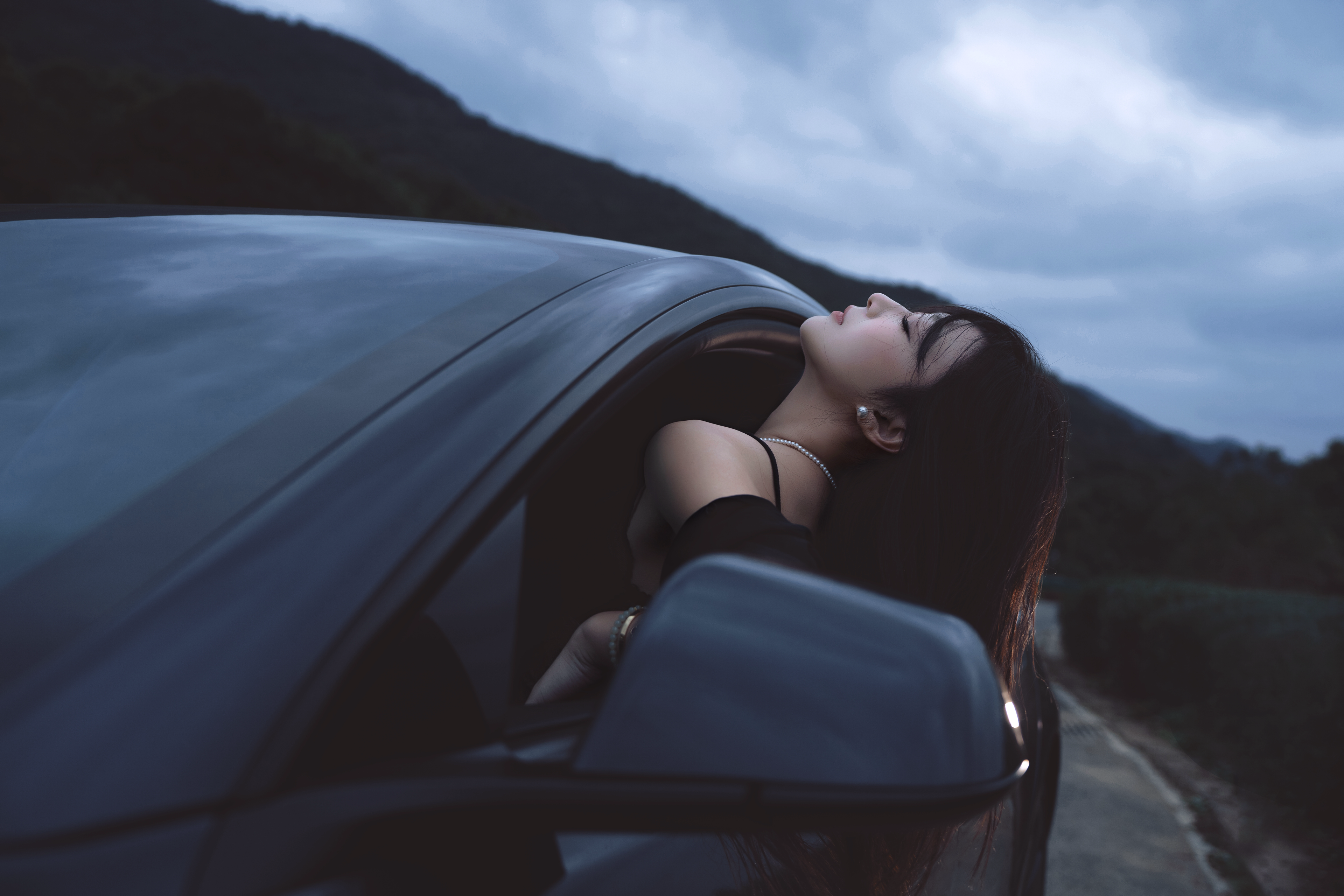 ❤️属于特斯拉女车主的氛围美学 听说“主驾”是生活，“副驾”是被爱。
#汽车氛围感 #女生车饰 #model3 #特斯拉#摄影日常 #和你的汽车一起拍照 #美女与汽车 @娜娜酱