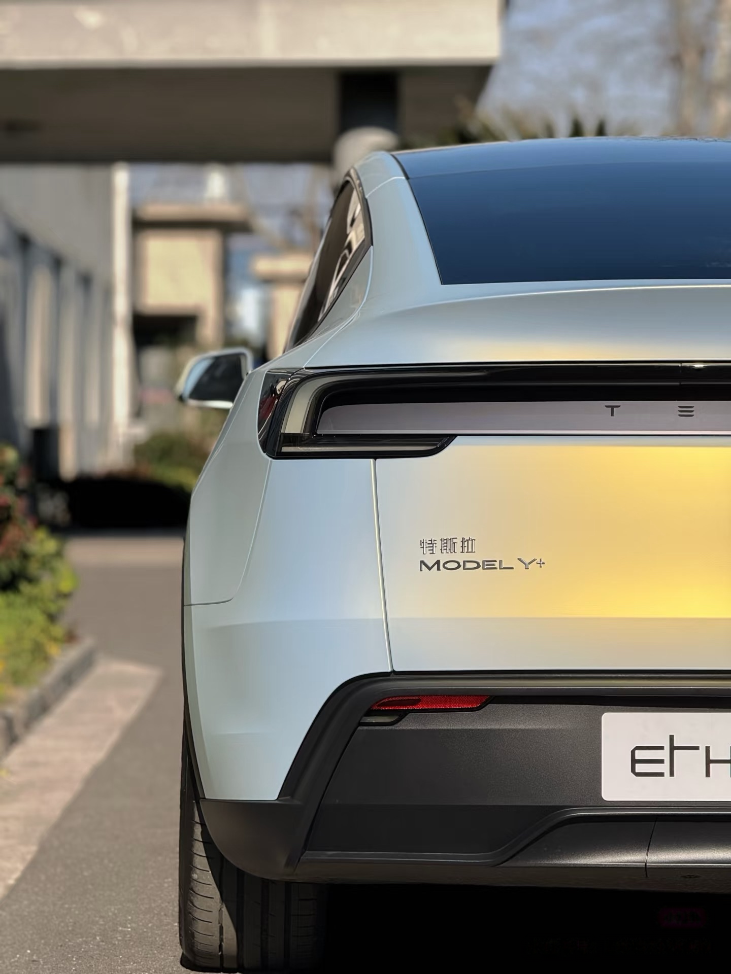 9月27日喜提老公送的特斯拉 谁懂这一份温柔的保护🥹
可以穿着健身服开车去健身房
不用再担心遇见老登们的猥琐眼光了
	
老公：祝你玩得开心，老公为你保驾护航
	
#大玩具 #提车日记 #喜提新车 #交车仪式 #爱的大礼物 #人生第一辆小车车 #把浪漫装进车里 @采蘑菇的小畔子