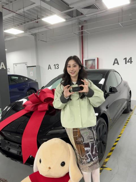 权威女人 不让妈爸少花一分钱 真的怀疑焕新3几个改动是不是为我这种上下左右瞬时反应能力为0的人量身定制的…
真的爱屏幕换档!明年整个银色儿
#特斯拉 #焕新3 @小天狼星