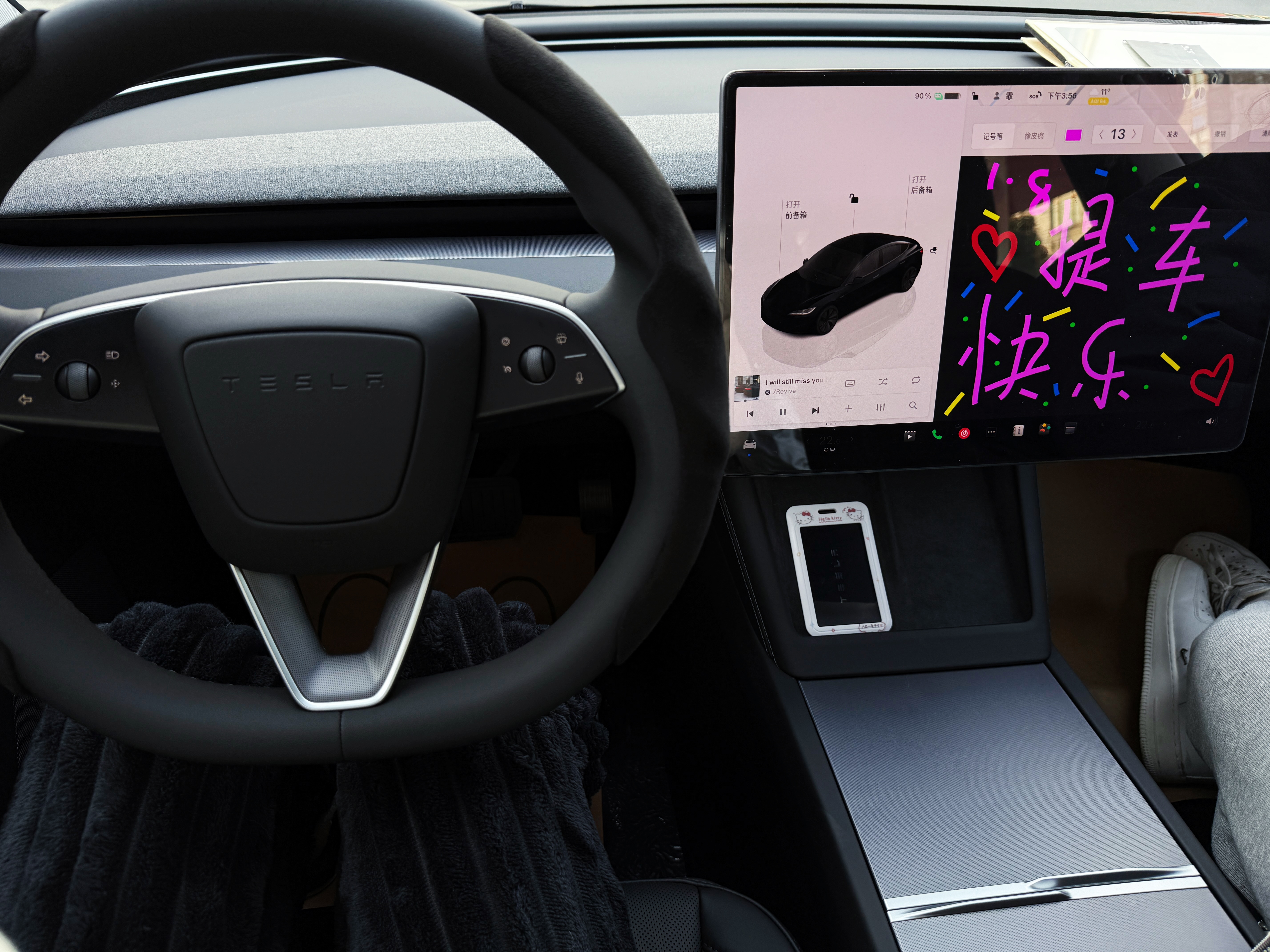 特斯拉女车主～ 还没有拿到驾照就全款提了[哇R]#model3 之后陪朋友试驾了小米 我试坐了后还是更喜欢特斯拉！很多人说是毛坯房 我反而更喜欢这种简约性冷淡风[doge]#特别心动的车 @笨蛋美女小1