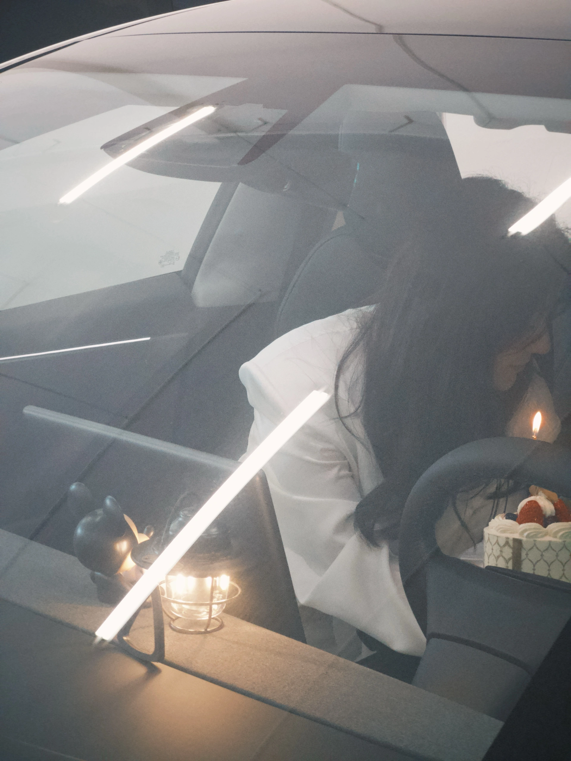 特斯拉的白是真的白 #闺蜜 #特斯拉 #特斯拉焕新3 #日常穿搭 #提车 @Blanche白白