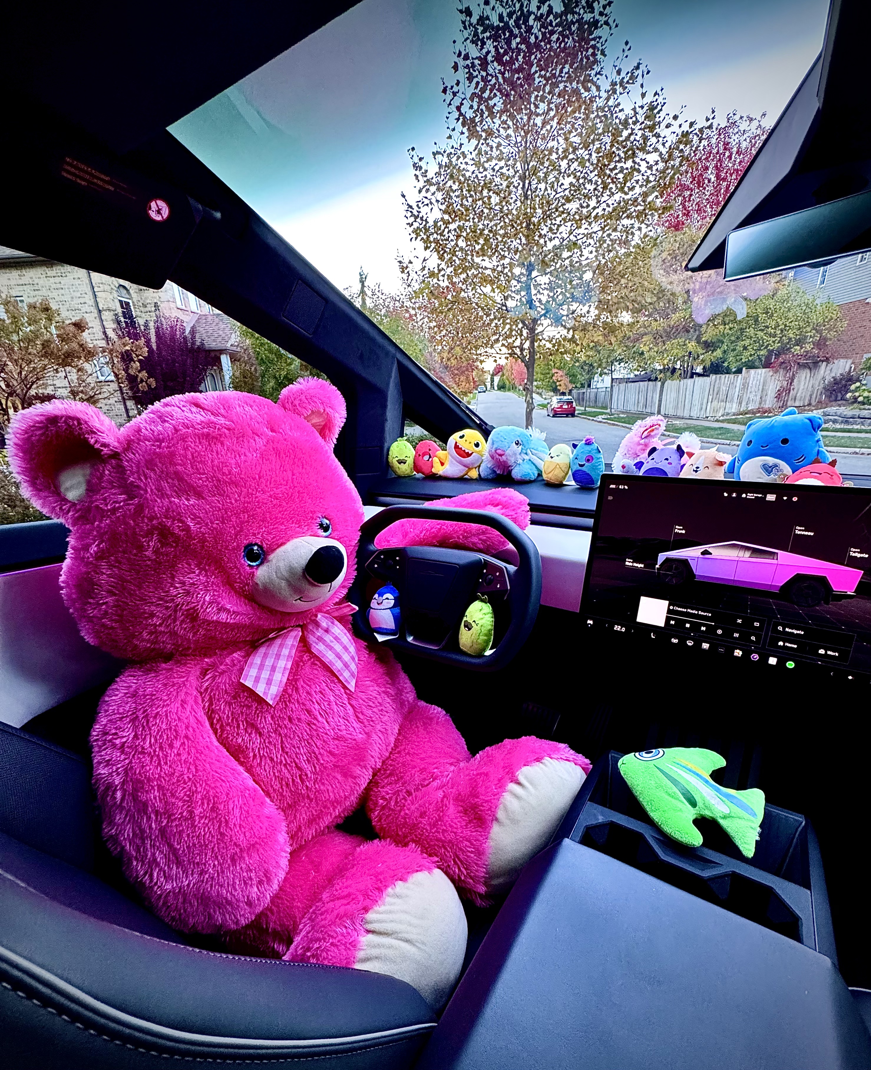 🔁 Cybertruck女车主的顶流车搭子（一）🎀🔗 #拍出氛围感
打开科技感很强的cybertruck车门
却进入可爱的世界叭[萌萌哒R]
	
哈哈哈
尊嘟超可爱～
	
姐妹们有哪些可爱的车搭子
欢迎一起种草呀～
	
想看看你们的车搭子[色色R]
#特斯拉 #汽车博主 #特斯拉车主 #我的车搭子 #女生车里有什么 #车内饰装饰 #一人一件车载好物 #特斯拉赛博皮卡 #汽车博主新人 @薯队长@汽车薯@薯条小助手 @小红书创作助手 @小红书成长笔记 @亿万咔