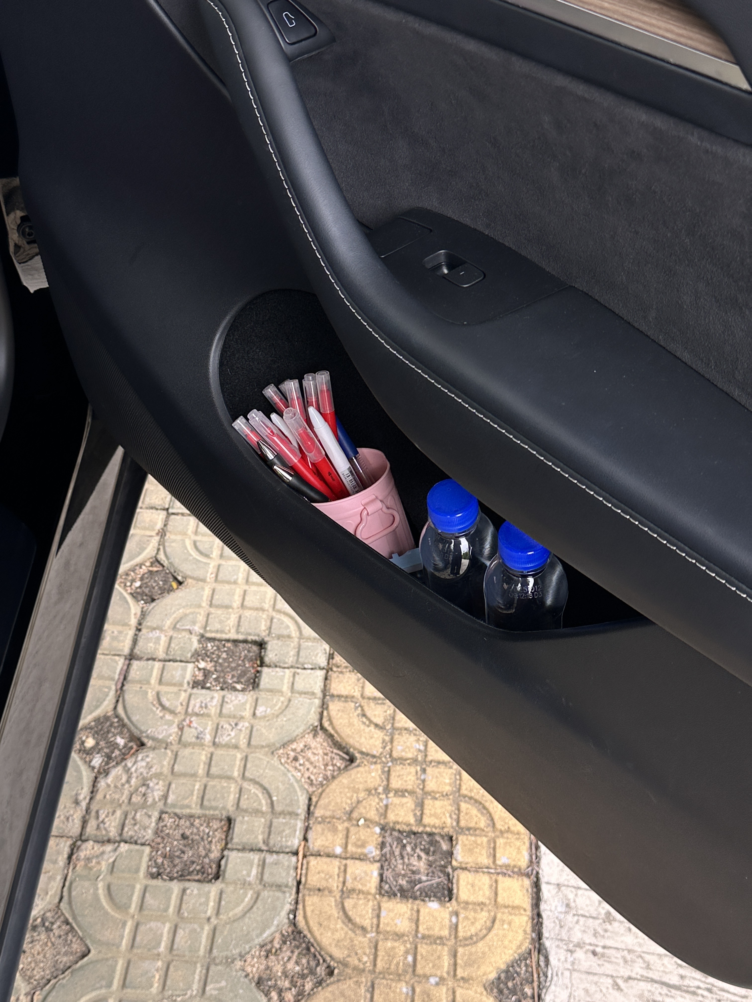 把特斯拉变成移动自习室 在职备考，午休期间学习记录哦
#在职备考 #随地大小学 #让学习成为习惯 #笔记灵感  #特斯拉Y #移动自习室 #埋头学学学 #我的学习进化论 #副驾驶的作用 #学习 @木木子✨