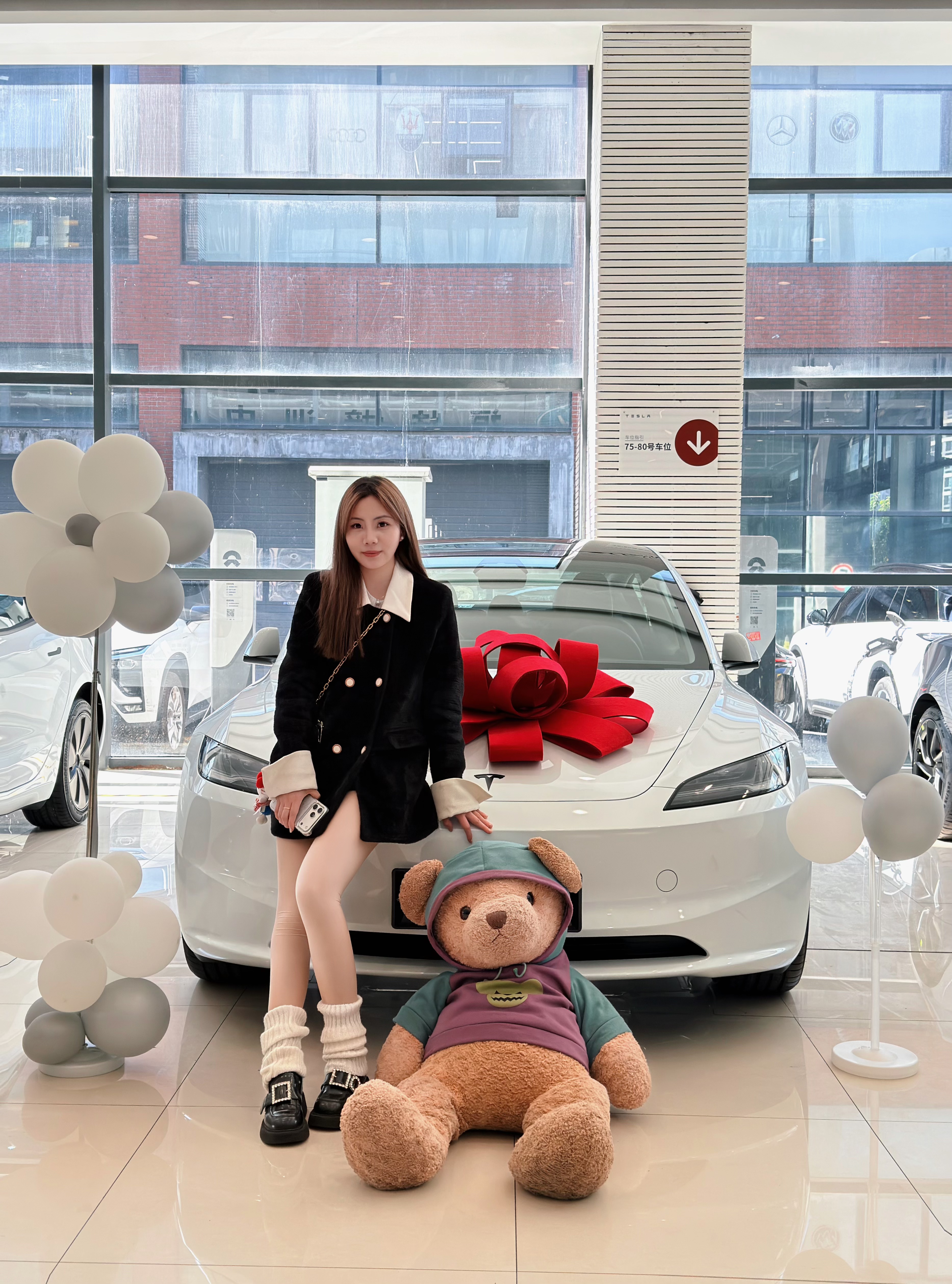 打工暂停让我们一起恭喜这位女士🎉🥳🎊 打工两年终于拥有了自己的第一辆小车车啦🚗
让我们一起恭喜这位女士
好开心好开心以后再也不用骑小电驴上班风吹雨淋了
不得不说小特颜值真高
喜欢鼠了[皱眉R][皱眉R][皱眉R][皱眉R]
#不想发朋友圈系列 #解锁人生新成就 #人生新阶段 #纪念一下吧 #开启新阶段 #买个未来继续努力 #特斯拉 #特斯拉model3 @罐罐