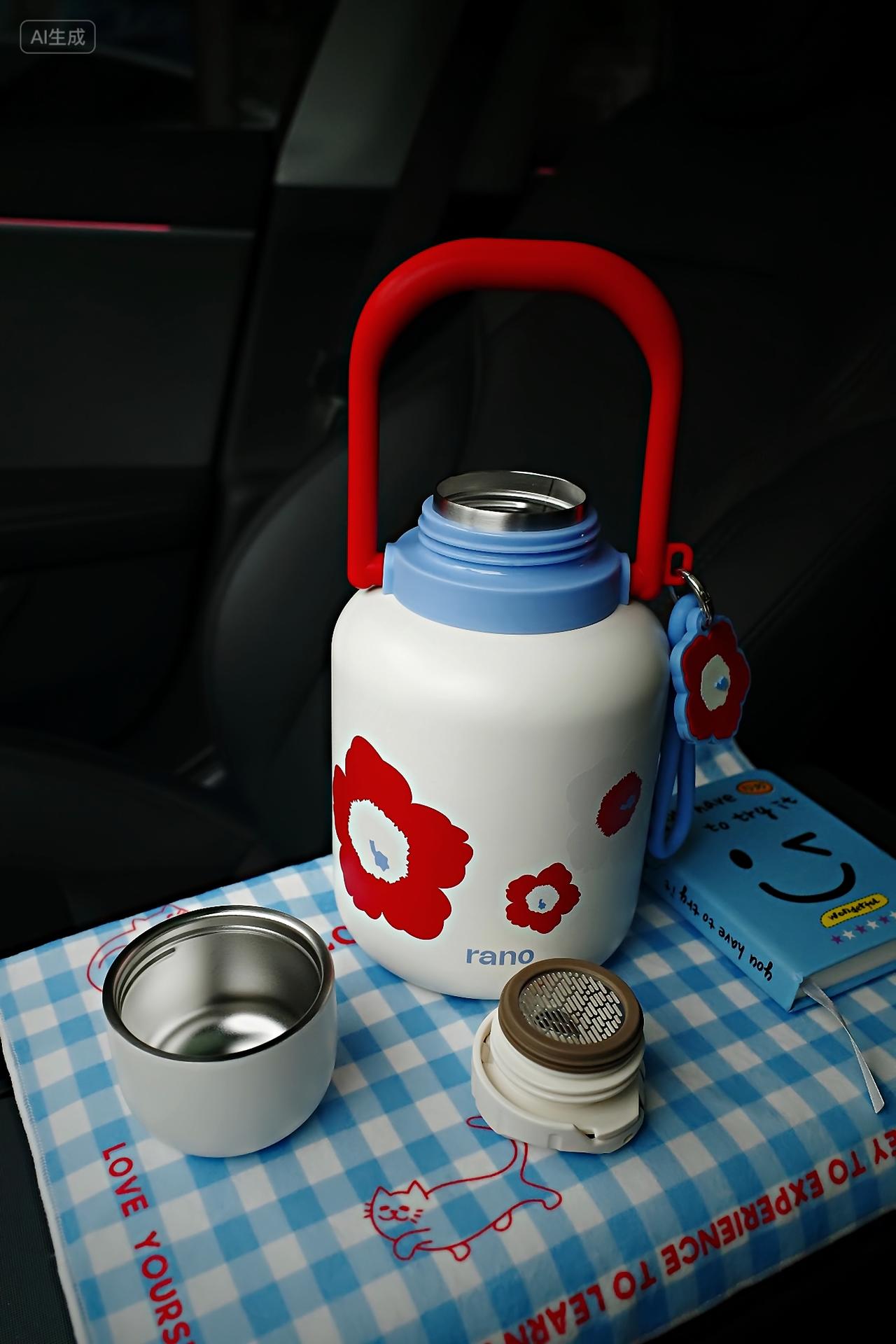 🚗💨公路旅行必备!颜值和温暖我都要! 秋冬自驾游,开长途都要备上一大壶...
旅途幸福感蹭蹭往上涨!
实名夸夸这个旅行搭子的贴心设计:
1⃣️随手就走的提手:这个红色的小提手也太方便了吧!无论是下车拍照还是休息区接水,手指一勾就走,完全不费力。
2⃣️:车内c位担当,颜值清新又治愈,简直是美美的拍照📸道具。
3⃣️:保温给力超长待机:亲测有效!早上出门泡的热茶,到下午还是烫烫的!翻山越岭也能喝到一口热饮,这种感觉真的太幸福啦~
超大容量还可以带到户外露营可以冲热咖啡☕/奶茶水源补给。
真心推给所有爱出去玩的姐妹!有了它,漫长的公路也变成温暖的享受。
#特斯拉女车主 #特斯拉
#外出必备
#冬日温暖神器 #实用与颜值并存
#保温杯 #萌宠好物 #整点儿摄影节奏
#小红书RFL时尚轻单 @fafa的移动充电堡