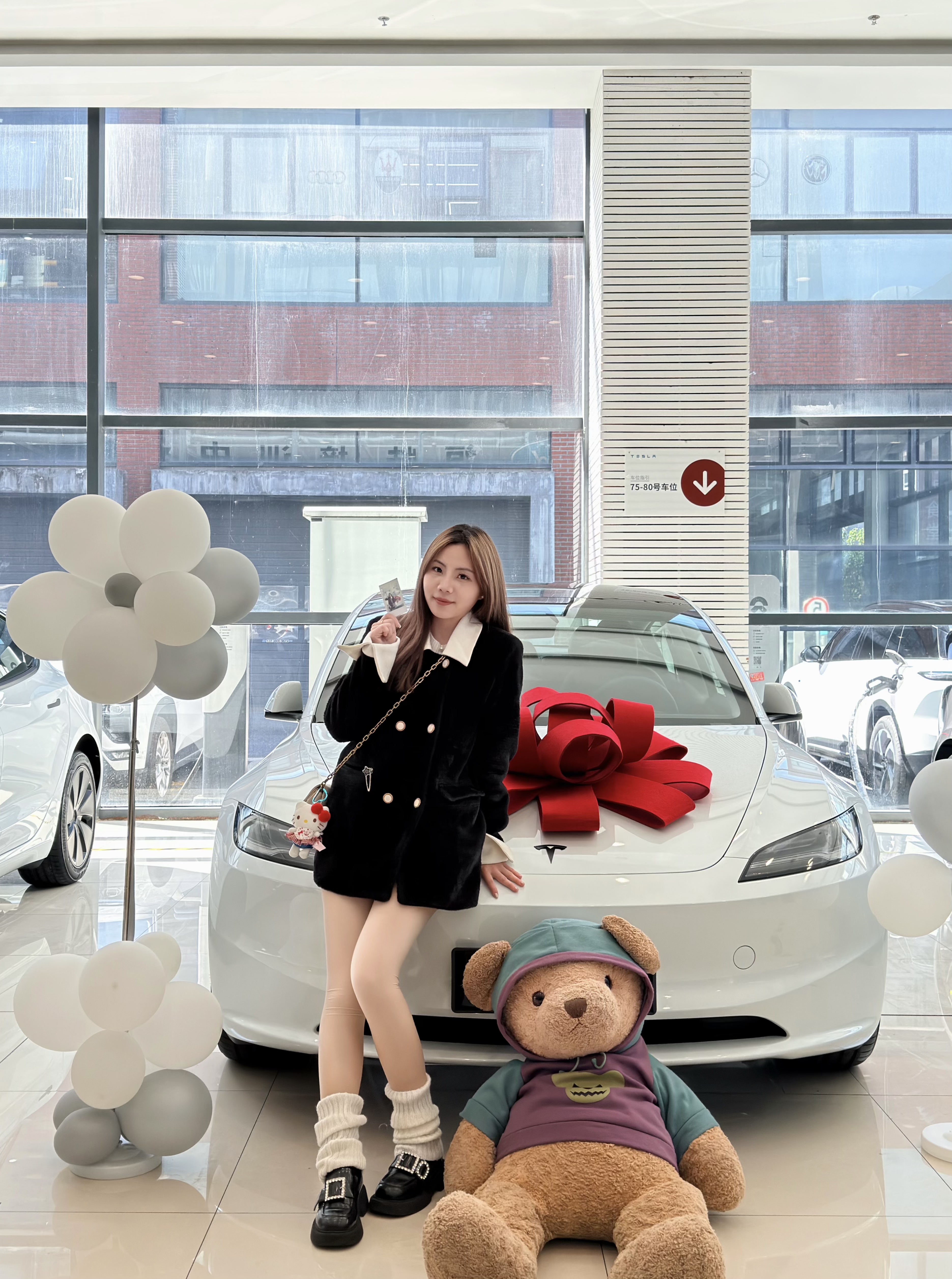 打工暂停让我们一起恭喜这位女士🎉🥳🎊 打工两年终于拥有了自己的第一辆小车车啦🚗
让我们一起恭喜这位女士
好开心好开心以后再也不用骑小电驴上班风吹雨淋了
不得不说小特颜值真高
喜欢鼠了[皱眉R][皱眉R][皱眉R][皱眉R]
#不想发朋友圈系列 #解锁人生新成就 #人生新阶段 #纪念一下吧 #开启新阶段 #买个未来继续努力 #特斯拉 #特斯拉model3 @罐罐