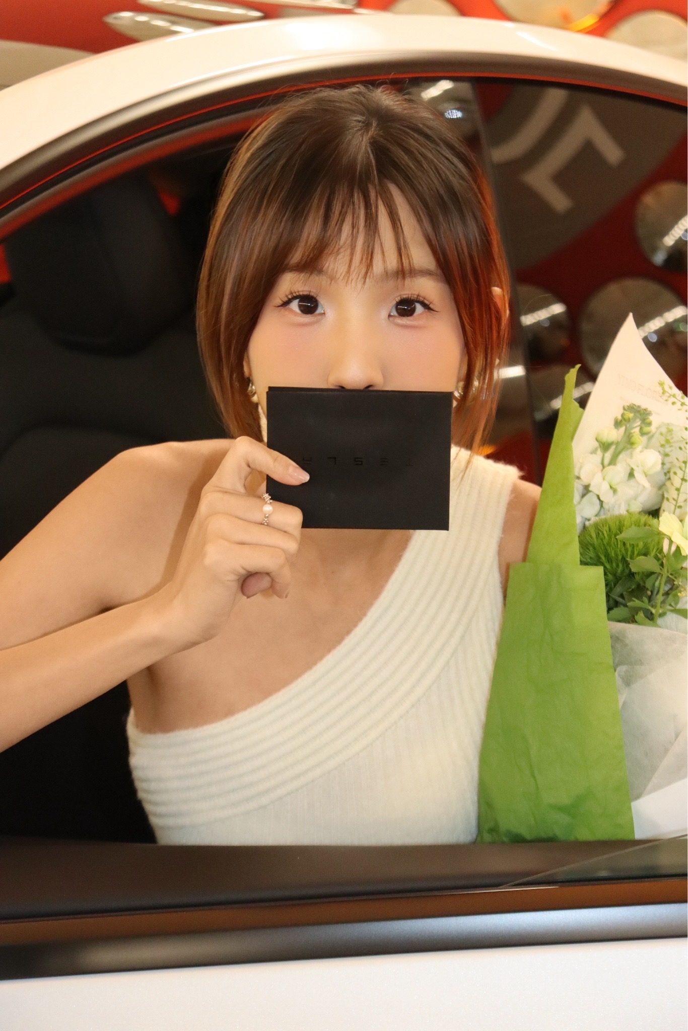 Tesla提车日记｜报告！我也有邪恶大鼠标啦！ 有了一个新的伙伴
可以带我去任何想去的地方
再也不是通讯录里“有空出来”的人了
是“在哪，我去接你”的人～
	
#提车日记 #人生第一辆小车车#提车大吉
#提车需要满满仪式感 #电车天花板 #Tesla提车
#特斯拉交付 #特别心动的车 #特斯拉model焕新Y @别叫我蕾蕾