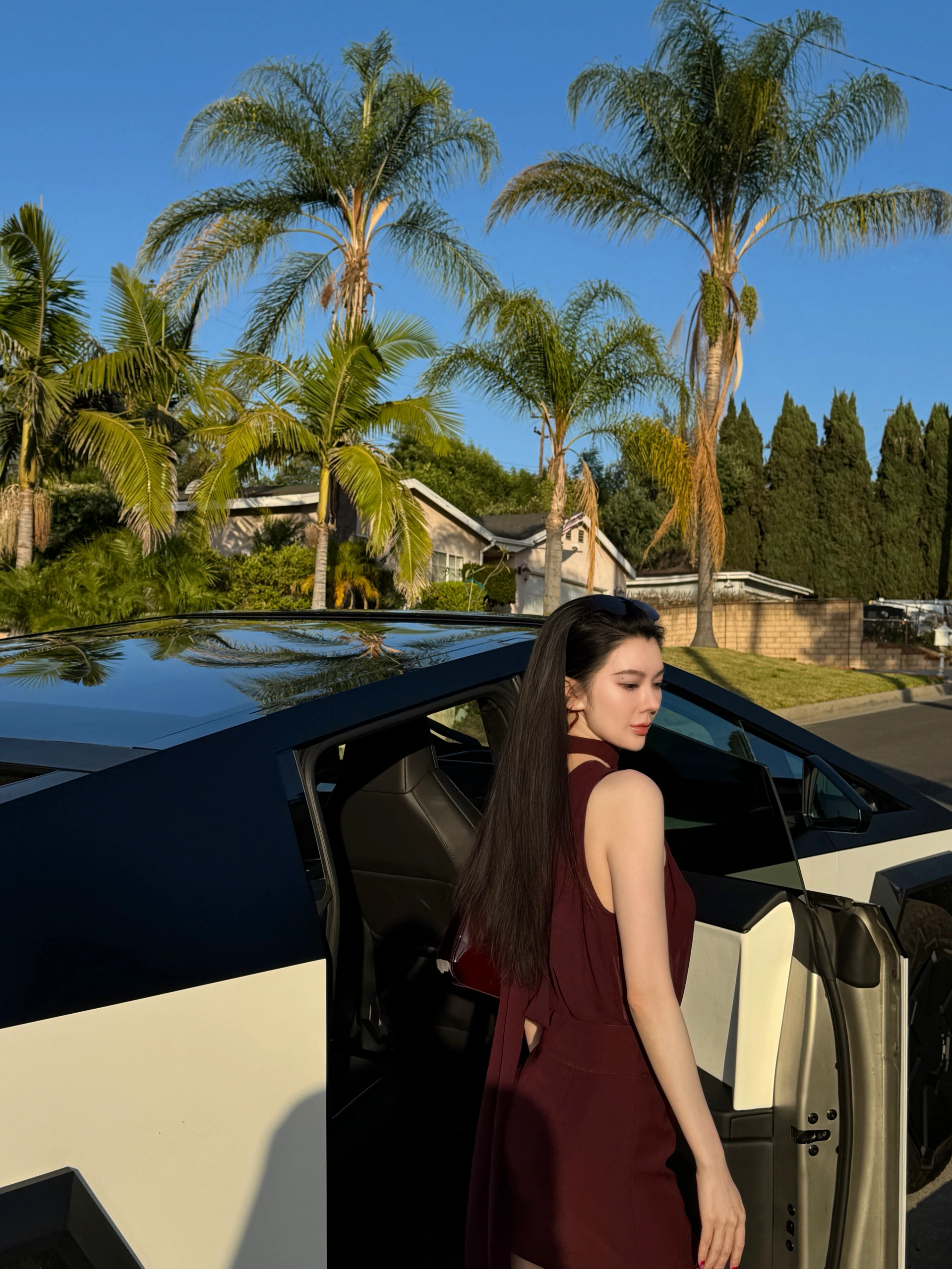 阳光☀️夏日 #cybertruck  #享受阳光的味道
#特斯拉  #度假 @Roselyn炘言