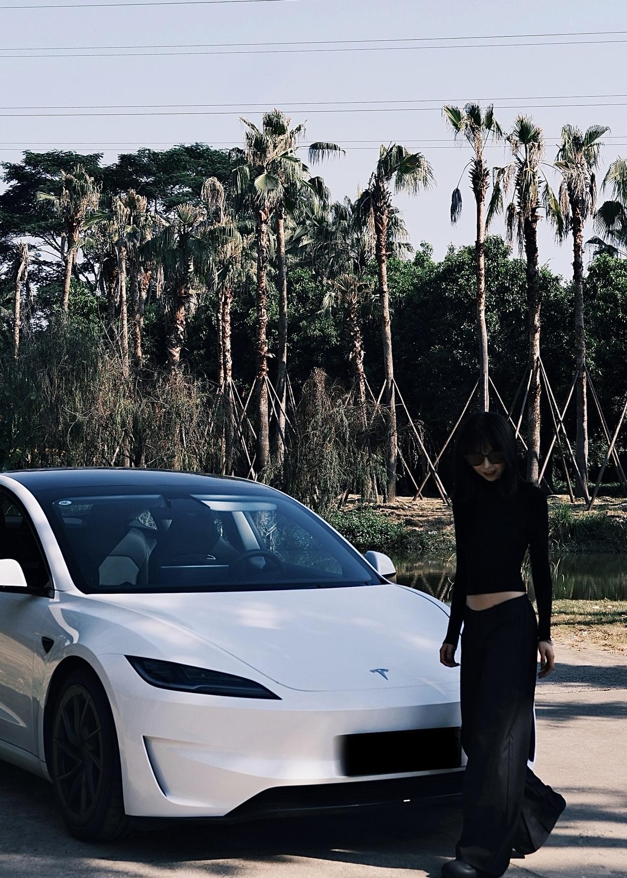 Tesla你是我见过最美的女孩 无可挑剔的白 太美了
舒适到不想回家 想窝在车里
我的梦中情车|特斯拉Model3 performance
#特别心动的车 #满电出发充满 #是我的梦中情车 #和你的汽车一起拍照#爱上一辆车的瞬间 #特斯拉 #特斯拉model3p @我想吃汉堡