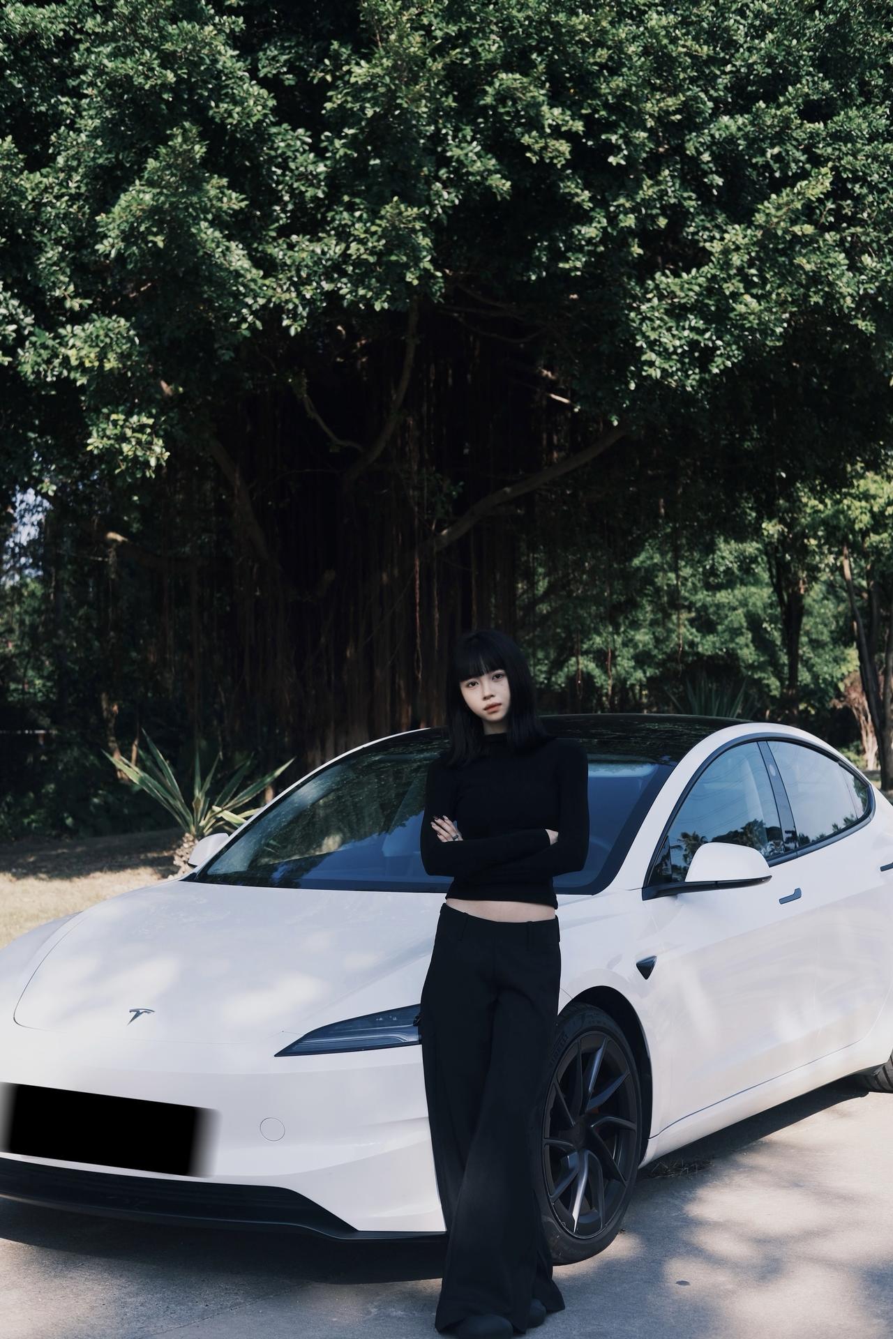 Tesla你是我见过最美的女孩 无可挑剔的白 太美了
舒适到不想回家 想窝在车里
我的梦中情车|特斯拉Model3 performance
#特别心动的车 #满电出发充满 #是我的梦中情车 #和你的汽车一起拍照#爱上一辆车的瞬间 #特斯拉 #特斯拉model3p @我想吃汉堡