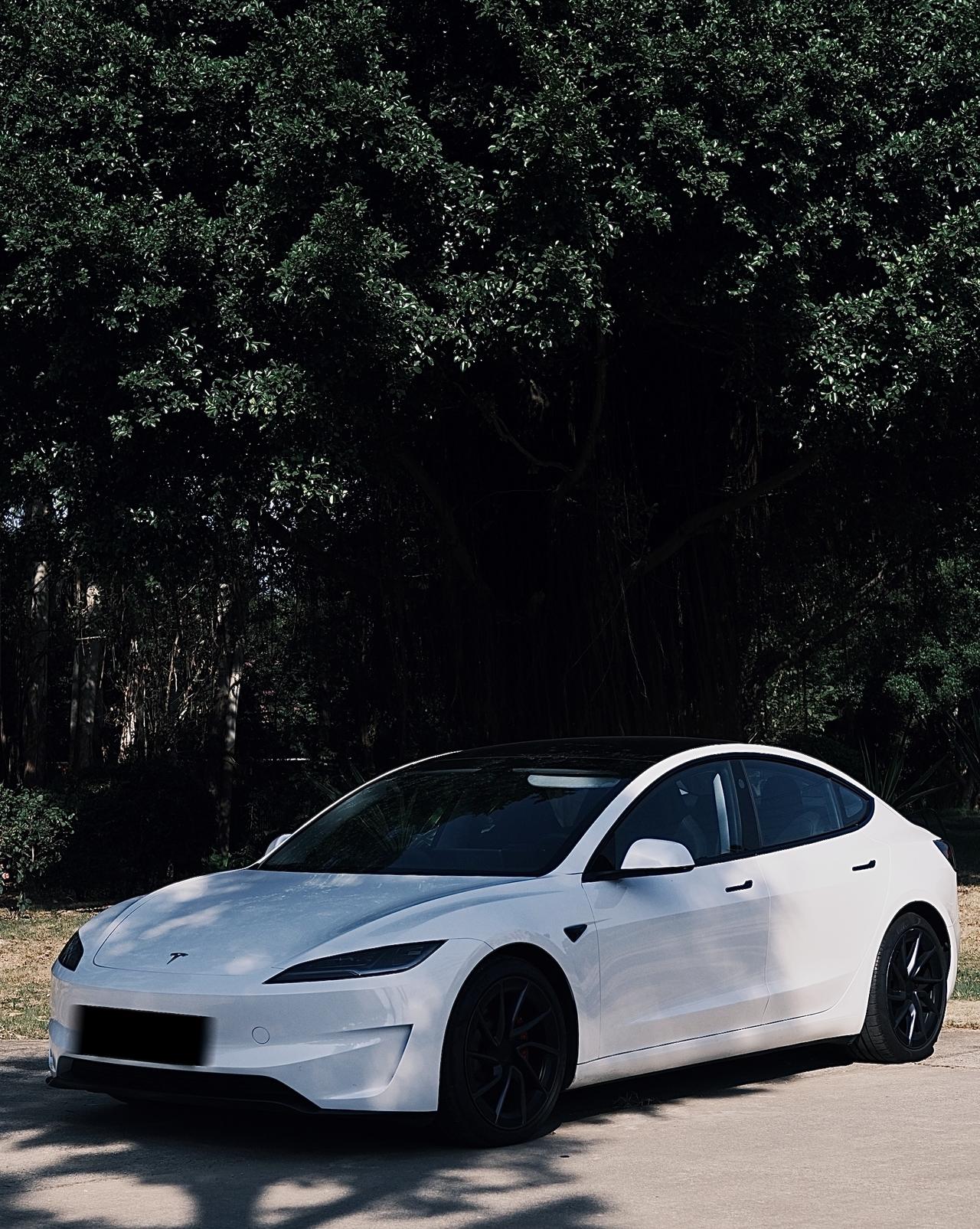 Tesla你是我见过最美的女孩 无可挑剔的白 太美了
舒适到不想回家 想窝在车里
我的梦中情车|特斯拉Model3 performance
#特别心动的车 #满电出发充满 #是我的梦中情车 #和你的汽车一起拍照#爱上一辆车的瞬间 #特斯拉 #特斯拉model3p @我想吃汉堡