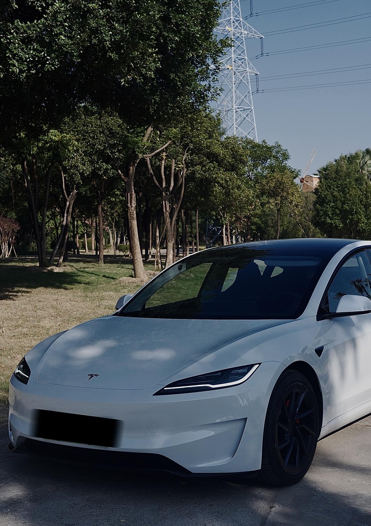 Tesla你是我见过最美的女孩 无可挑剔的白 太美了
舒适到不想回家 想窝在车里
我的梦中情车|特斯拉Model3 performance
#特别心动的车 #满电出发充满 #是我的梦中情车 #和你的汽车一起拍照#爱上一辆车的瞬间 #特斯拉 #特斯拉model3p @我想吃汉堡