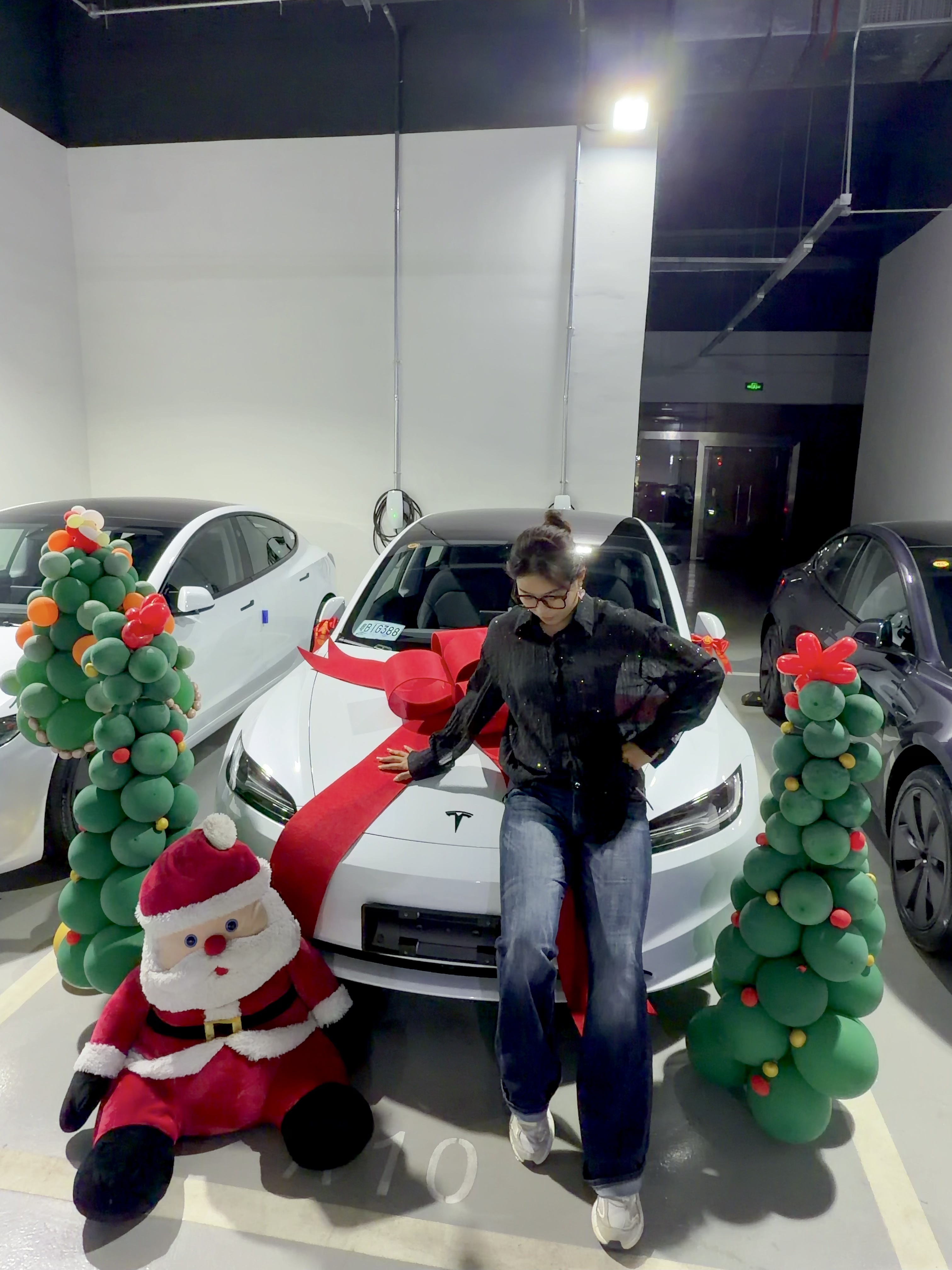 肌肉女和她的邪恶鼠标😈 #鼠标 #雄鹰般的女人 #Tesla #特斯拉 #邪恶鼠标 #肌肉女 #毛豆 #毛豆3 #年少有为 #新座驾 @Ignis_Z