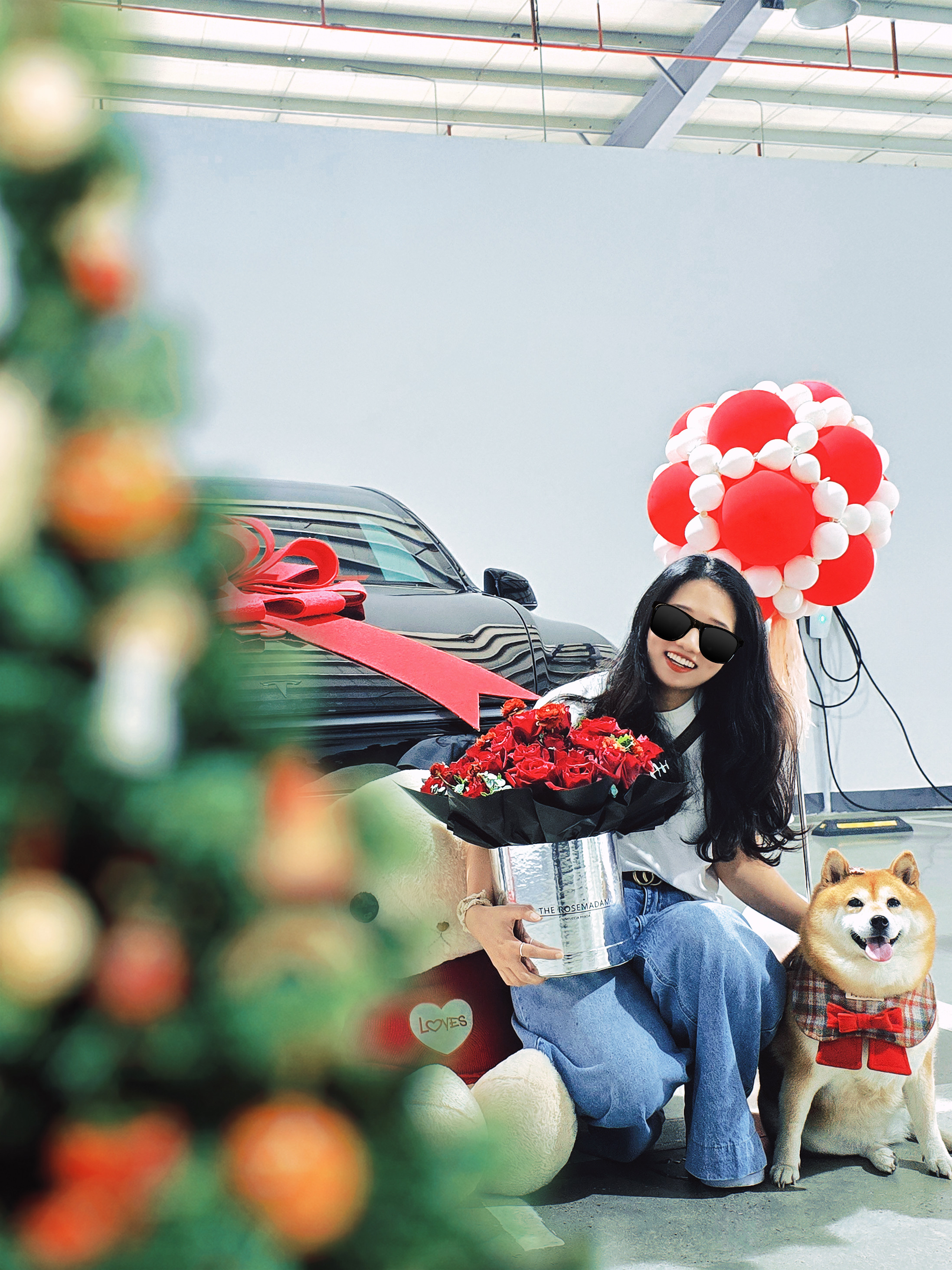 🥳各位！快看👉🏻我妈提新车啦！！ 提车当然要记录呀🎉🎉
特斯拉Model YL女车主前来报到🖤
还是黑色好看！！好喜欢呀！！🖤
#小红书养宠倡议 #柴犬 #喜提新车 #买车和买菜一样日常