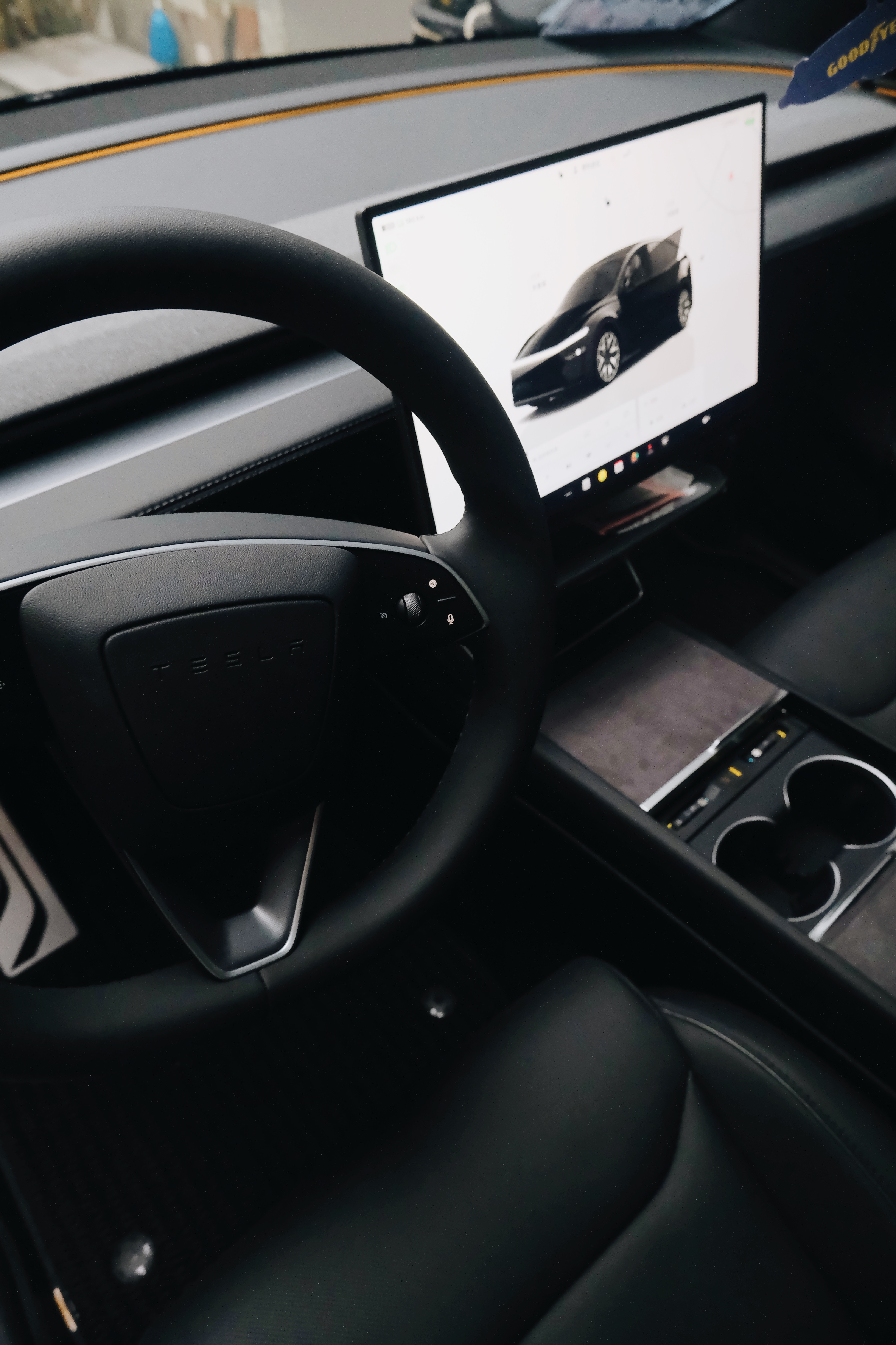 🥳各位！快看👉🏻我妈提新车啦！！ 提车当然要记录呀🎉🎉
特斯拉Model YL女车主前来报到🖤
还是黑色好看！！好喜欢呀！！🖤
#小红书养宠倡议 #柴犬 #喜提新车 #买车和买菜一样日常 #宠物生活月刊 #特斯拉 #特斯拉YL #特斯拉宠物模式 #特斯拉提车 #特斯拉提车攻略 @WiFi猪猪