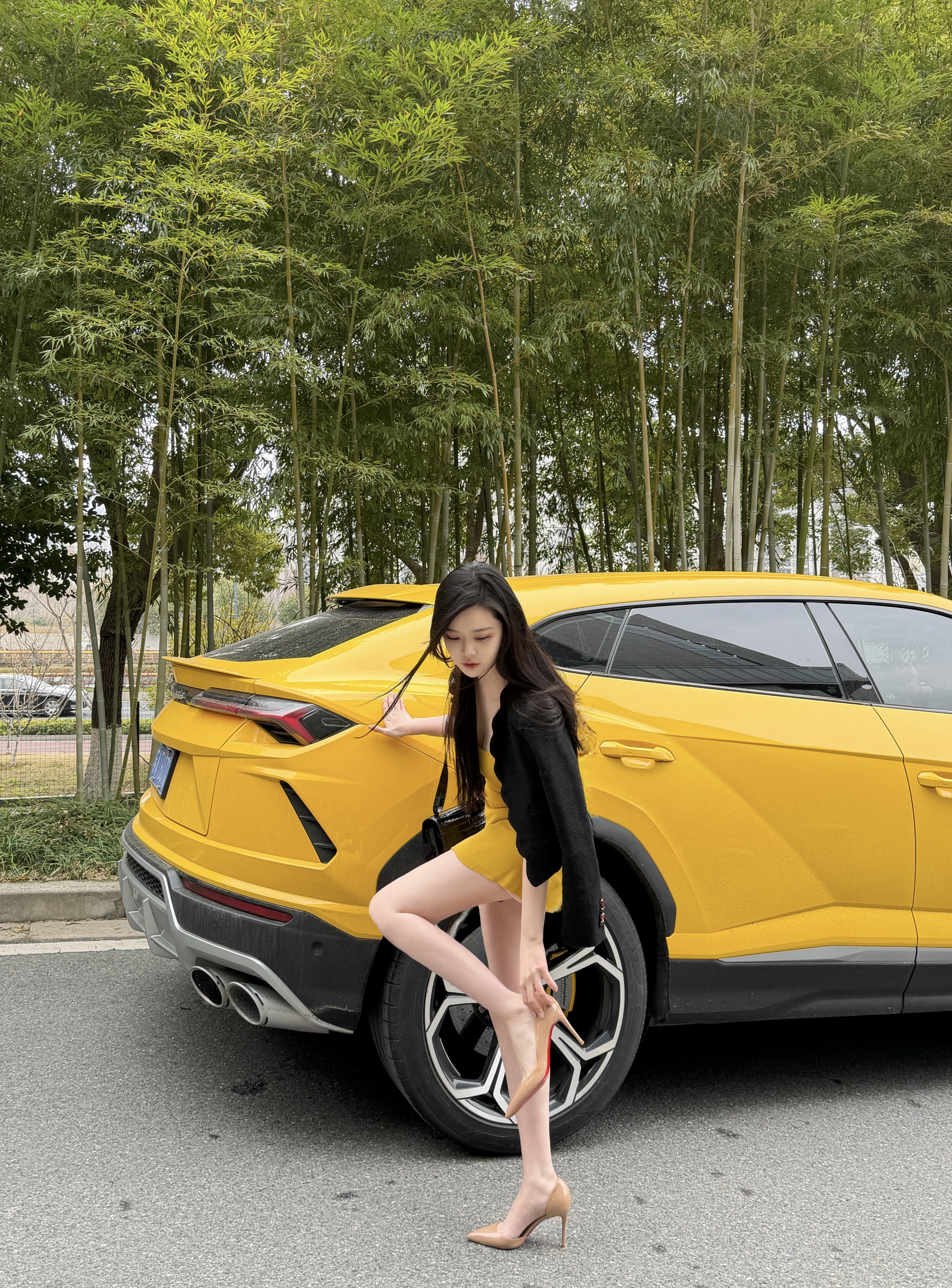 没控制住，停产前被割了波“韭菜”~ 提车总结：邪恶大鼠标长了俩翅膀
	
本来是想给自己准备一辆代步车，然后默默的当了一次“大冤种”
但是但是！fsd真香，飞飞门也很帅，就是全景玻璃有点晒，遮阳板它还有点窄
	
总之，车库大玩具+1🚗
	
#特斯拉 #ModelX  #兰博基尼 #提车日记  #浪漫生活的记录者 @什么七七