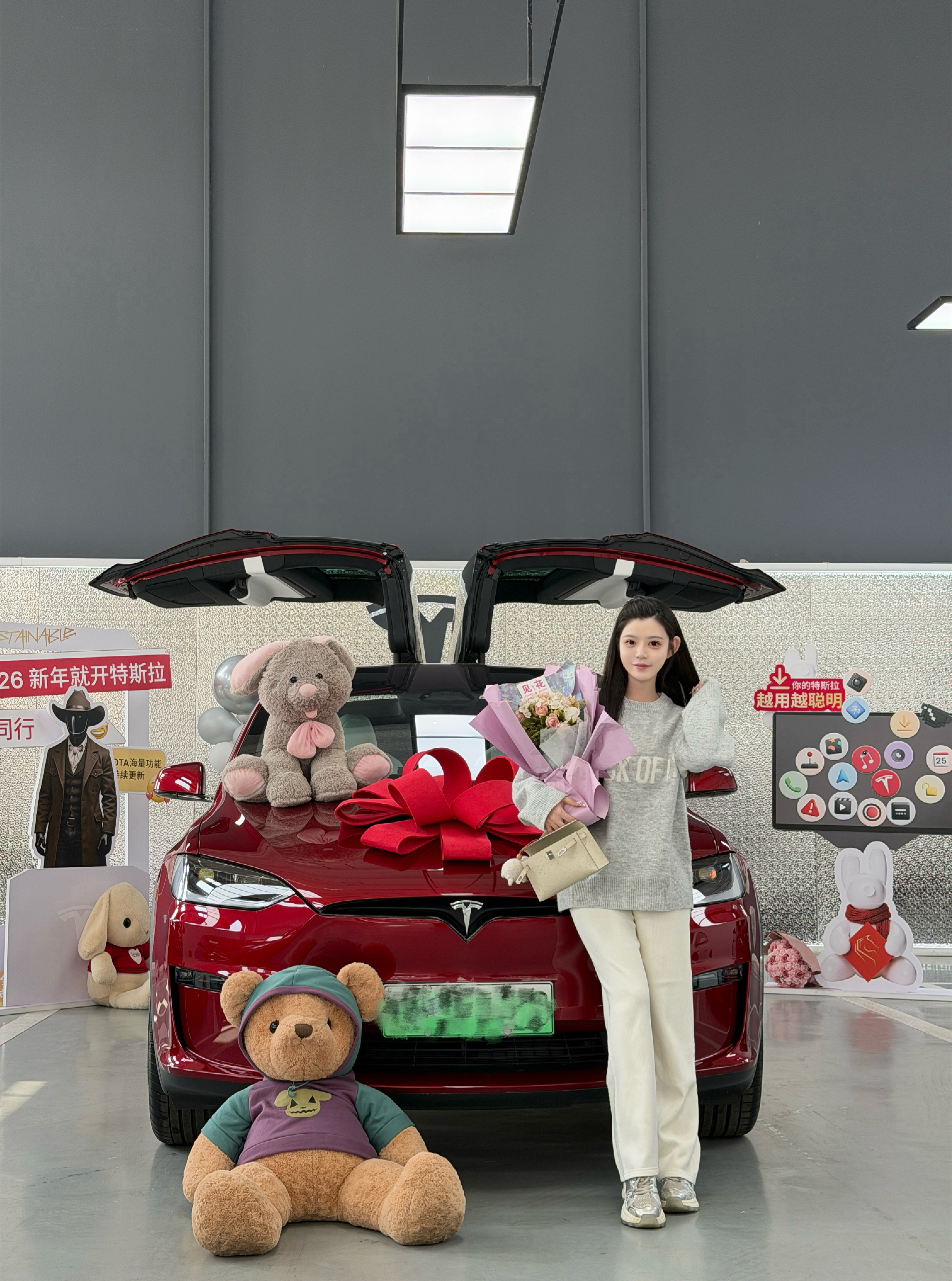 没控制住，停产前被割了波“韭菜”~ 提车总结：邪恶大鼠标长了俩翅膀
	
本来是想给自己准备一辆代步车，然后默默的当了一次“大冤种”
但是但是！fsd真香，飞飞门也很帅，就是全景玻璃有点晒，遮阳板它还有