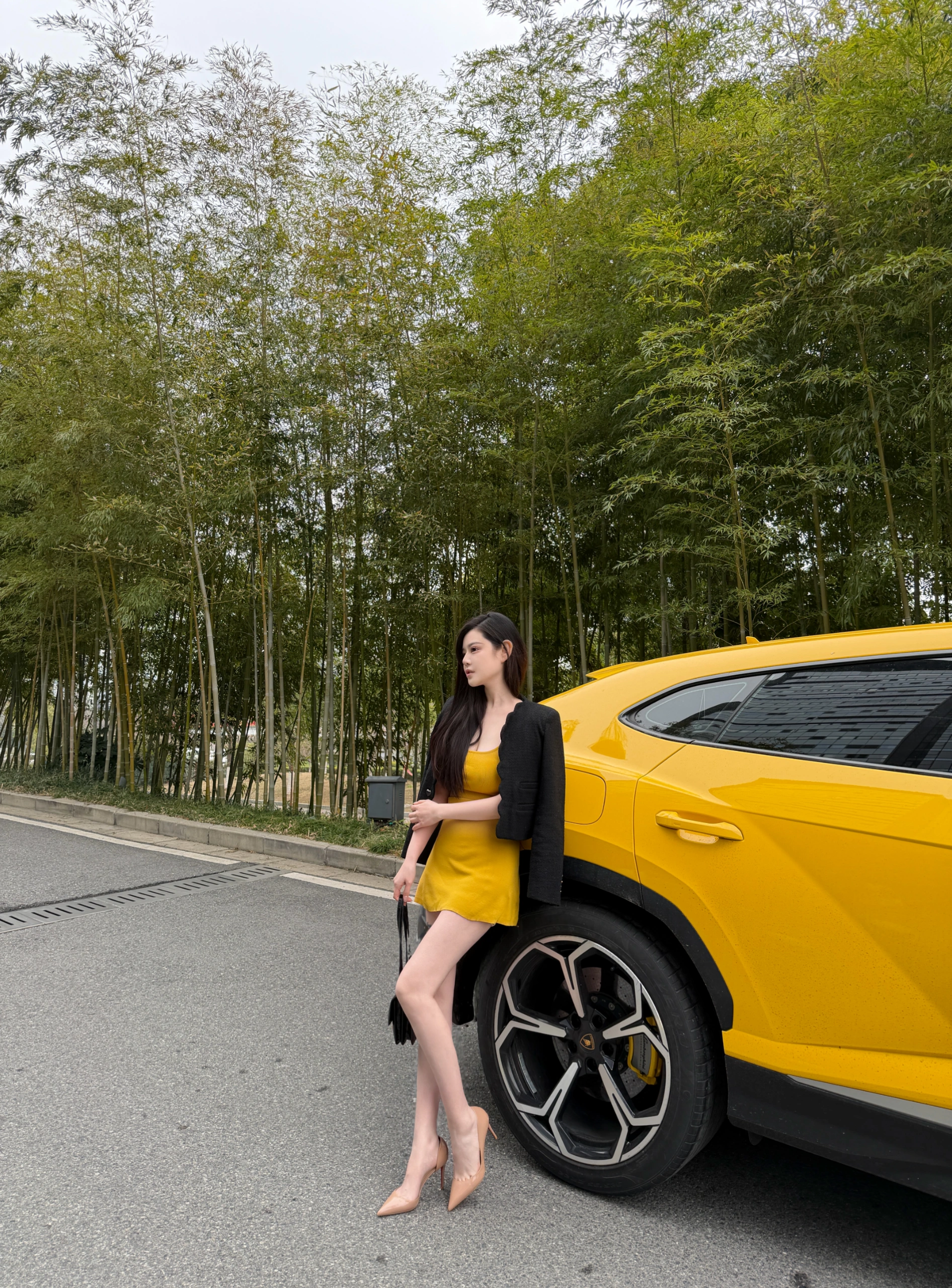 没控制住，停产前被割了波“韭菜”~ 提车总结：邪恶大鼠标长了俩翅膀
	
本来是想给自己准备一辆代步车，然后默默的当了一次“大冤种”
但是但是！fsd真香，飞飞门也很帅，就是全景玻璃有点晒，遮阳板它还有点窄
	
总之，车库大玩具+1🚗
	
#特斯拉 #ModelX  #兰博基尼 #提车日记  #浪漫生活的记录者 @什么七七