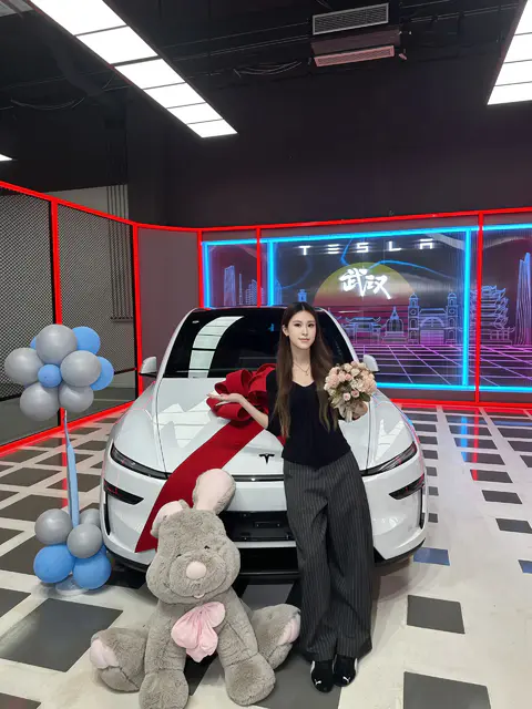恭喜鼠标仔喜提一手女司机🦭 我第一次去卢浮宫的时候,并没有什么特别的感觉,因为属于我的蒙娜丽莎,我早已遇见,初次遇见你的那天,齿轮开始转动,无法停止那将要失去什么的预感,虽说已经有很多次了,让我们再来一个吻吧Can you give me one last kiss?忘れたくないこと Oh oh oh oh oh~ 忘れたくないこと,Oh oh oh oh...